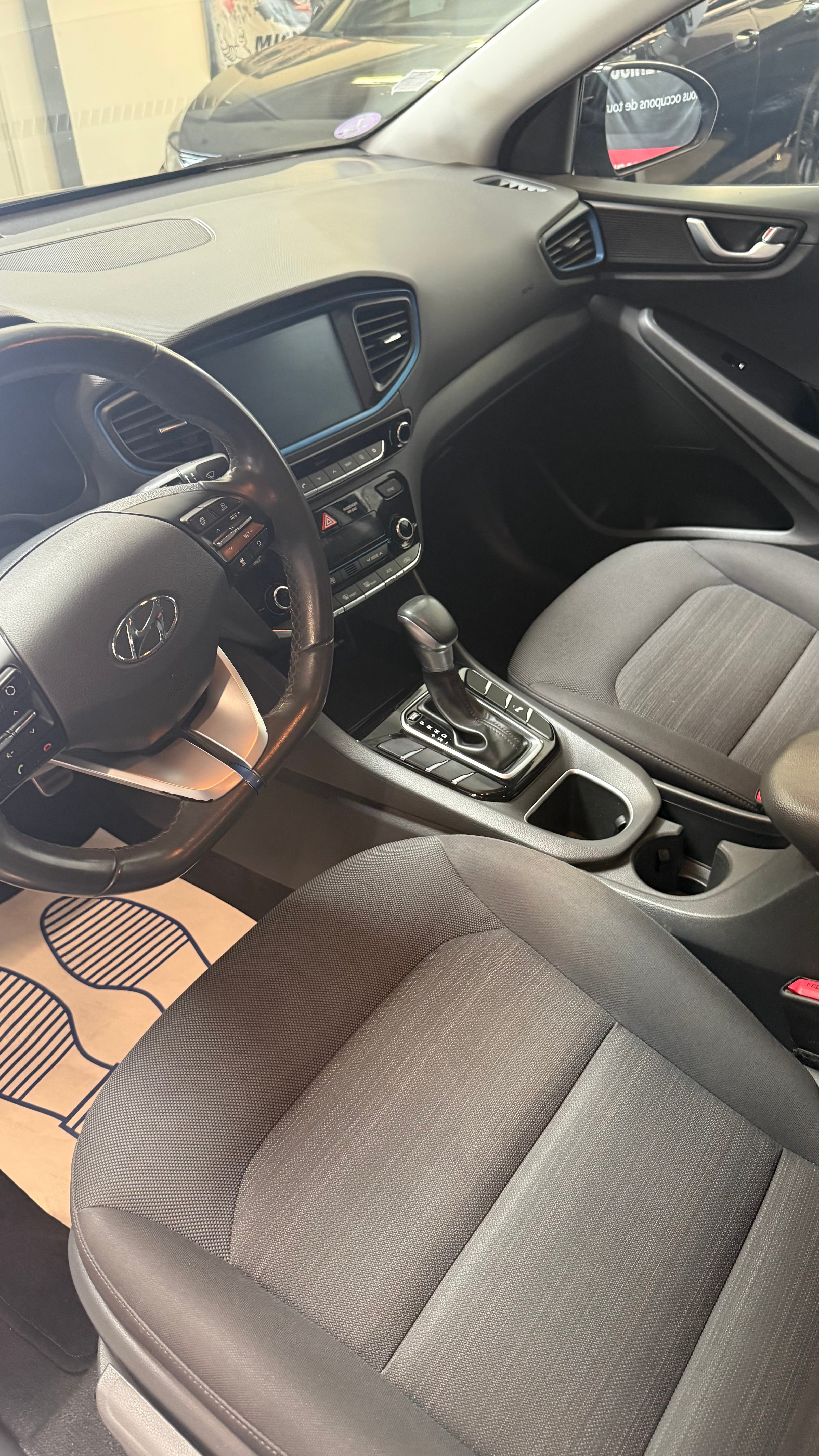 Hyundai Ioniq avec GPS