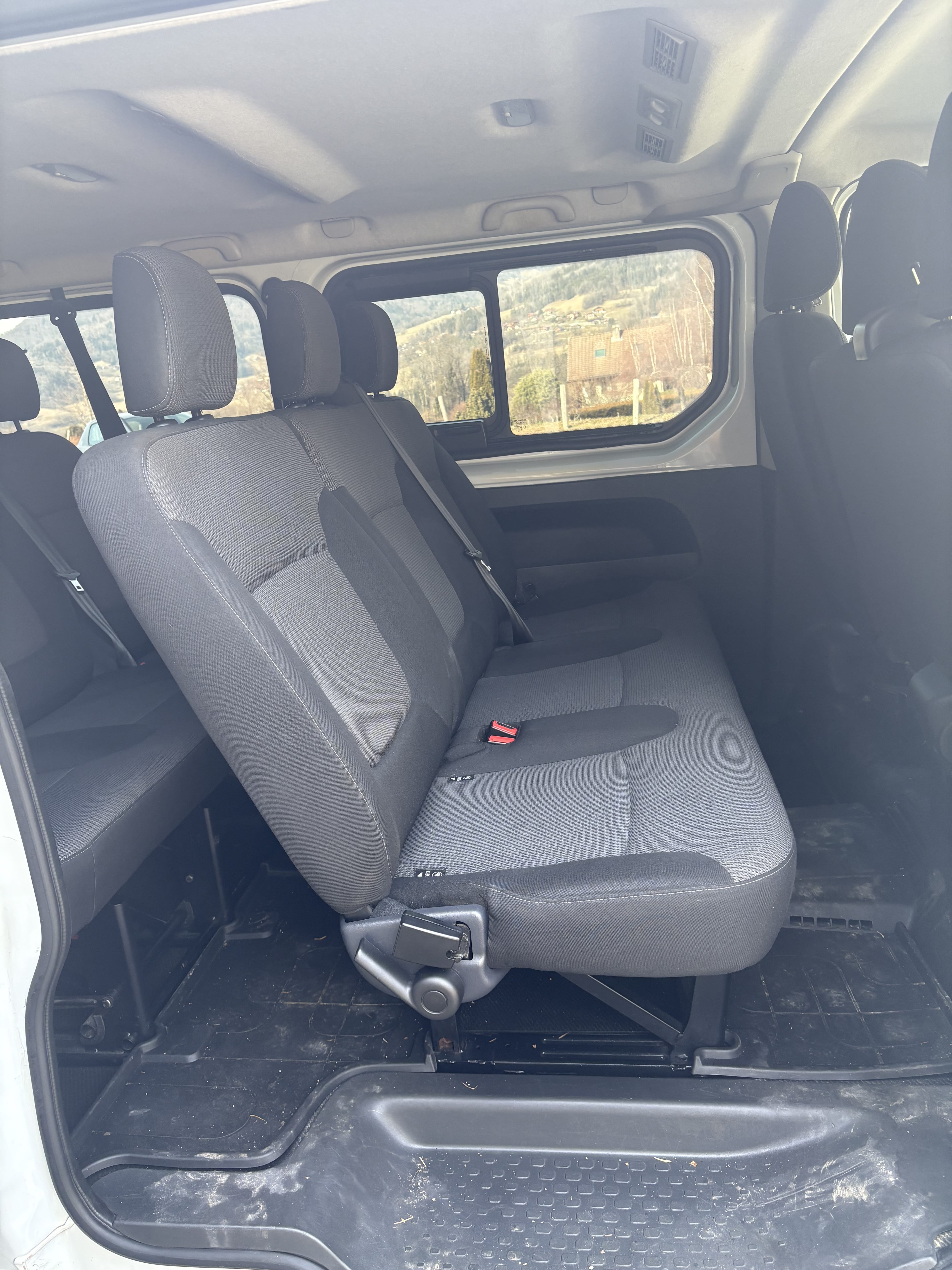 Renault Trafic Passenger 2.0 dci 145 minibus avec Pneus neige