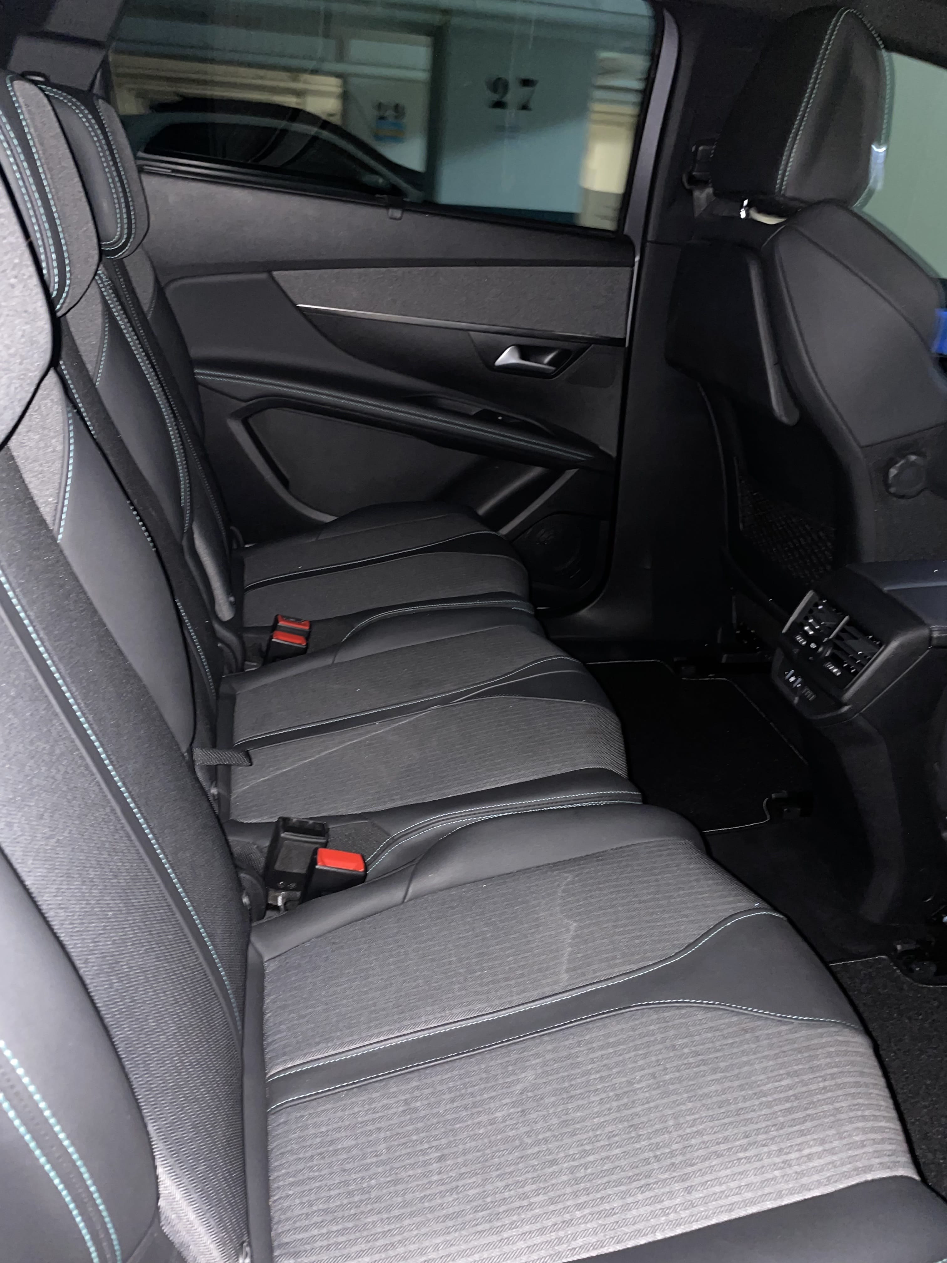 Peugeot 5008 Manuelle - Essence avec Apple CarPlay