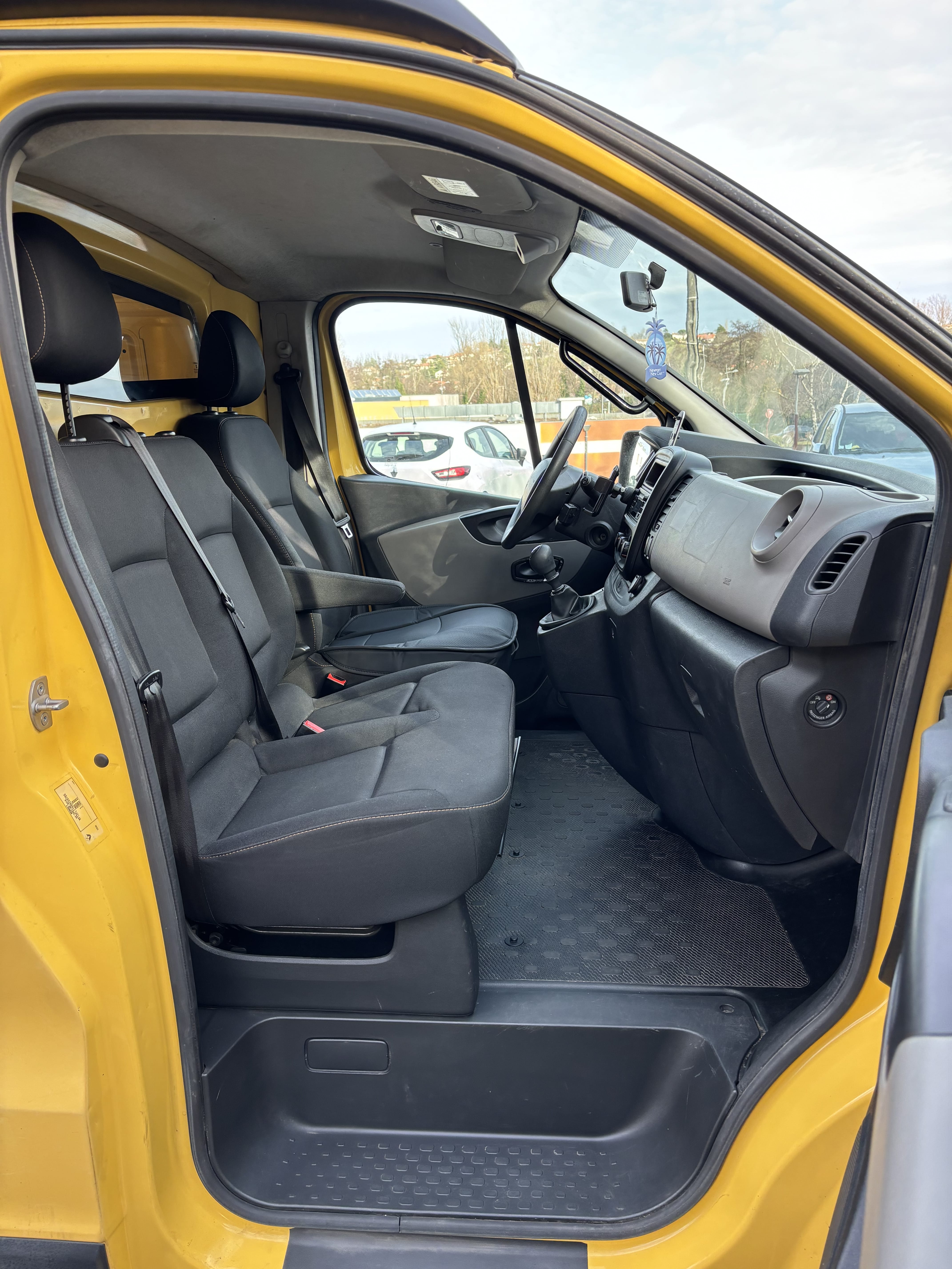 Renault Trafic Grand Volume 8M3 + Diable