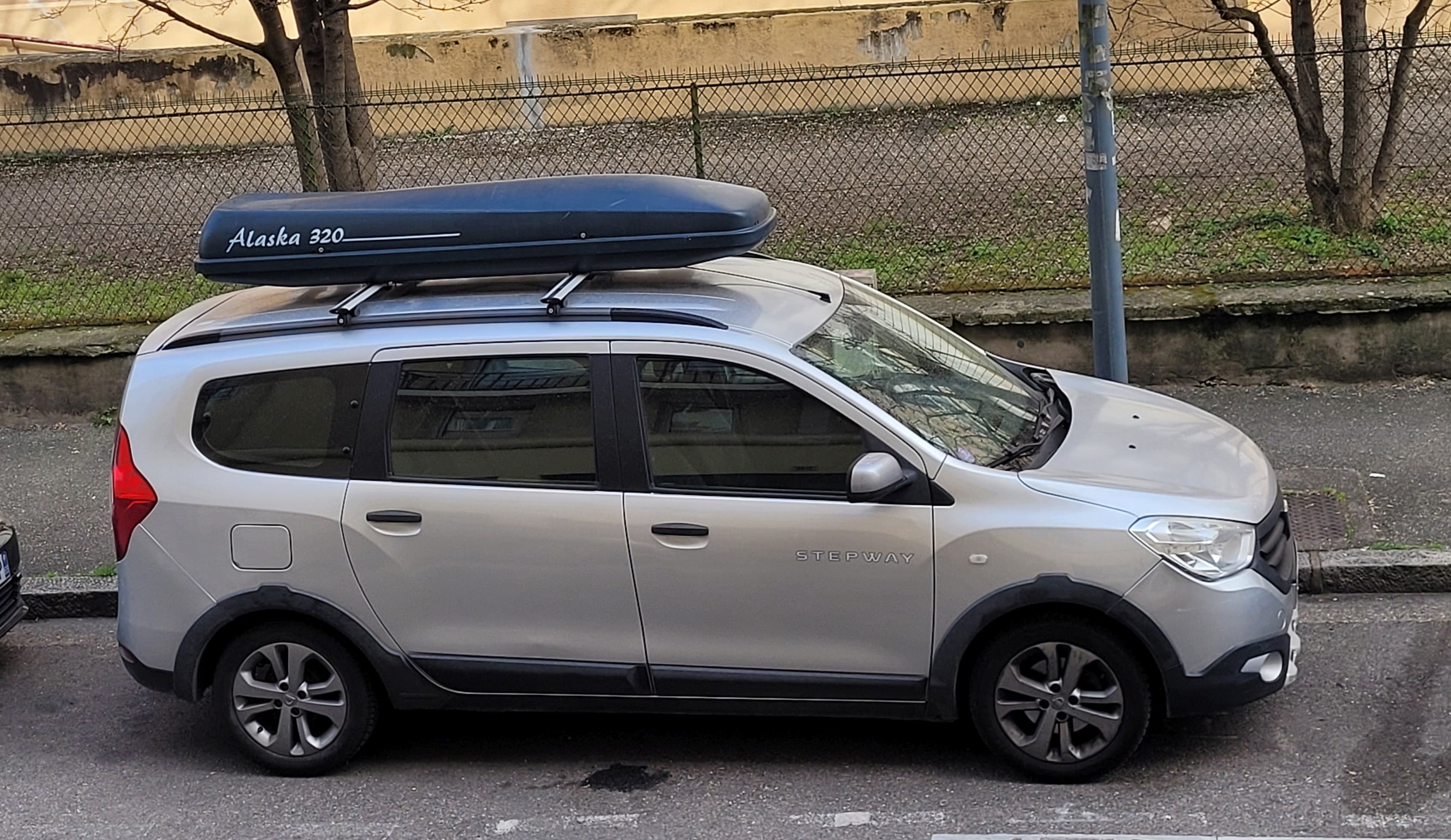 Dacia Lodgy Stepway 7 places, spacieuse et économique, Crit’Air 1 avec Port USB