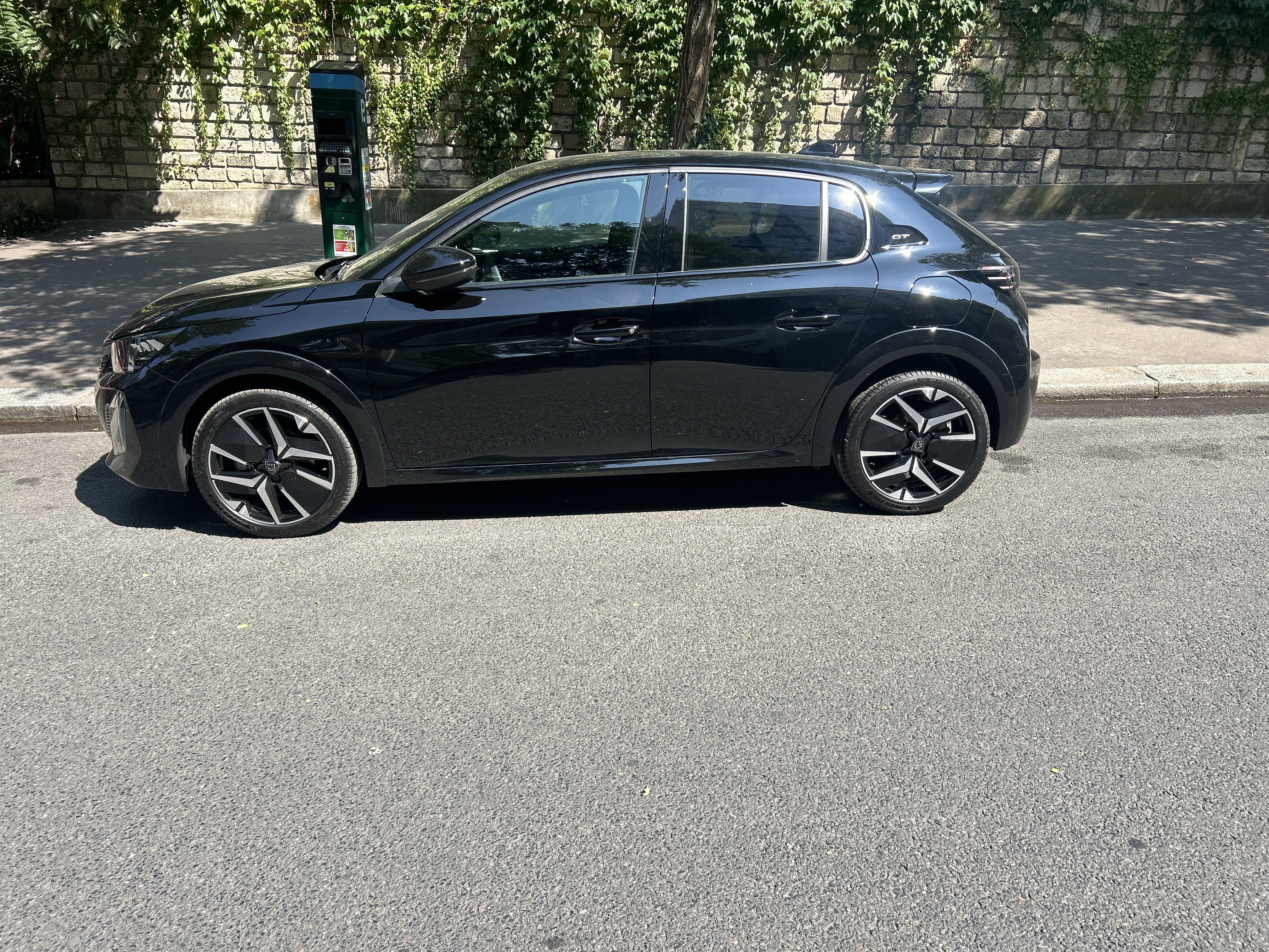 Peugeot 208 GT Line, 2025, Essence 95, automatique