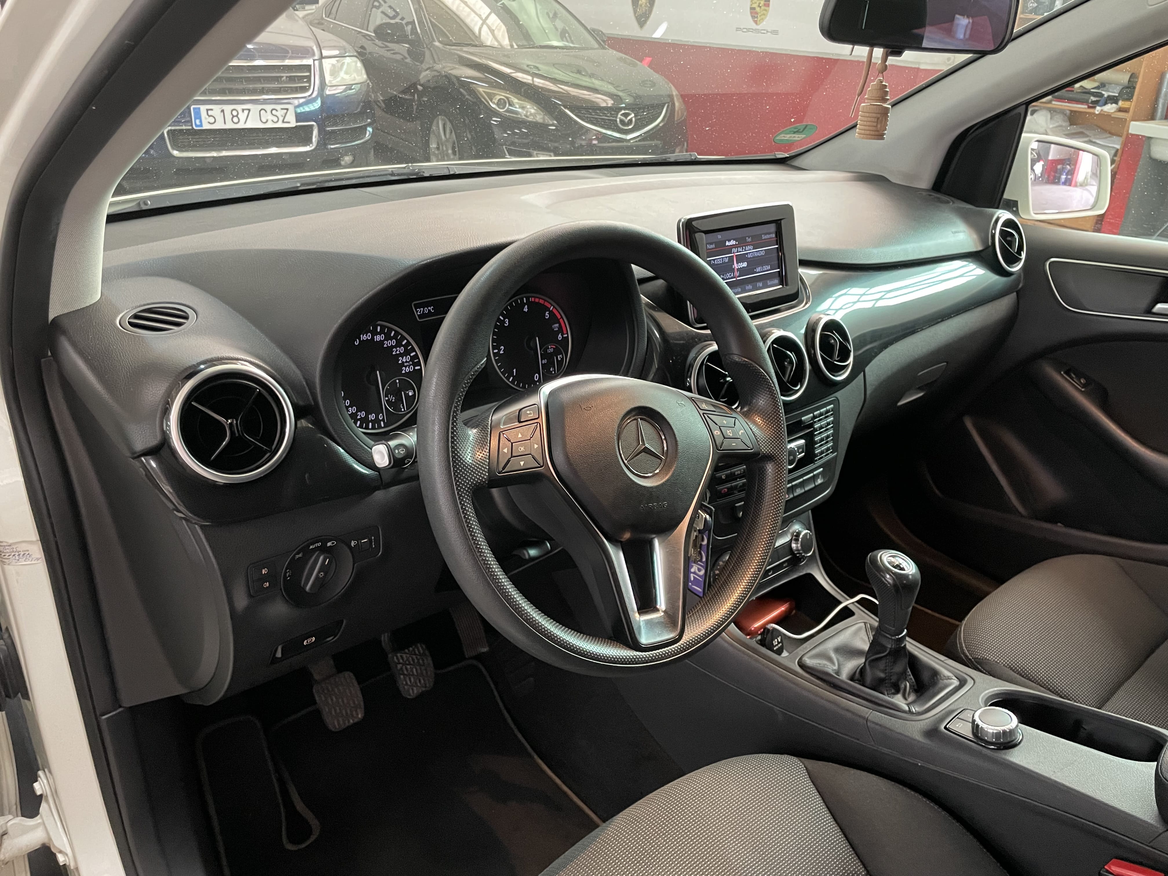 Mercedes Clase B con Silla infantil