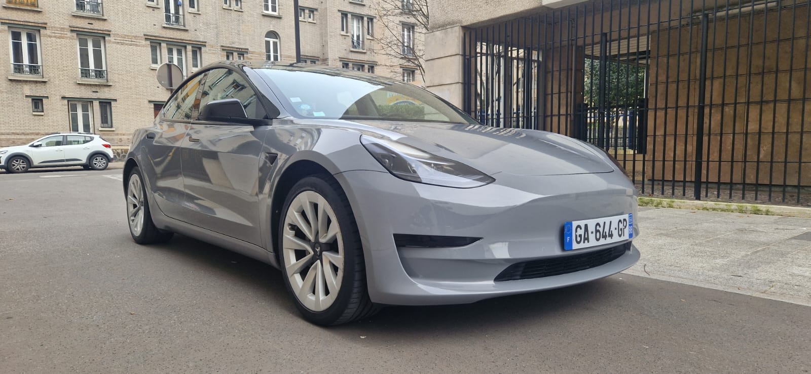 Tesla Model 3 Standard Range Plus – 100% électrique – Autopilot avec Dashcam