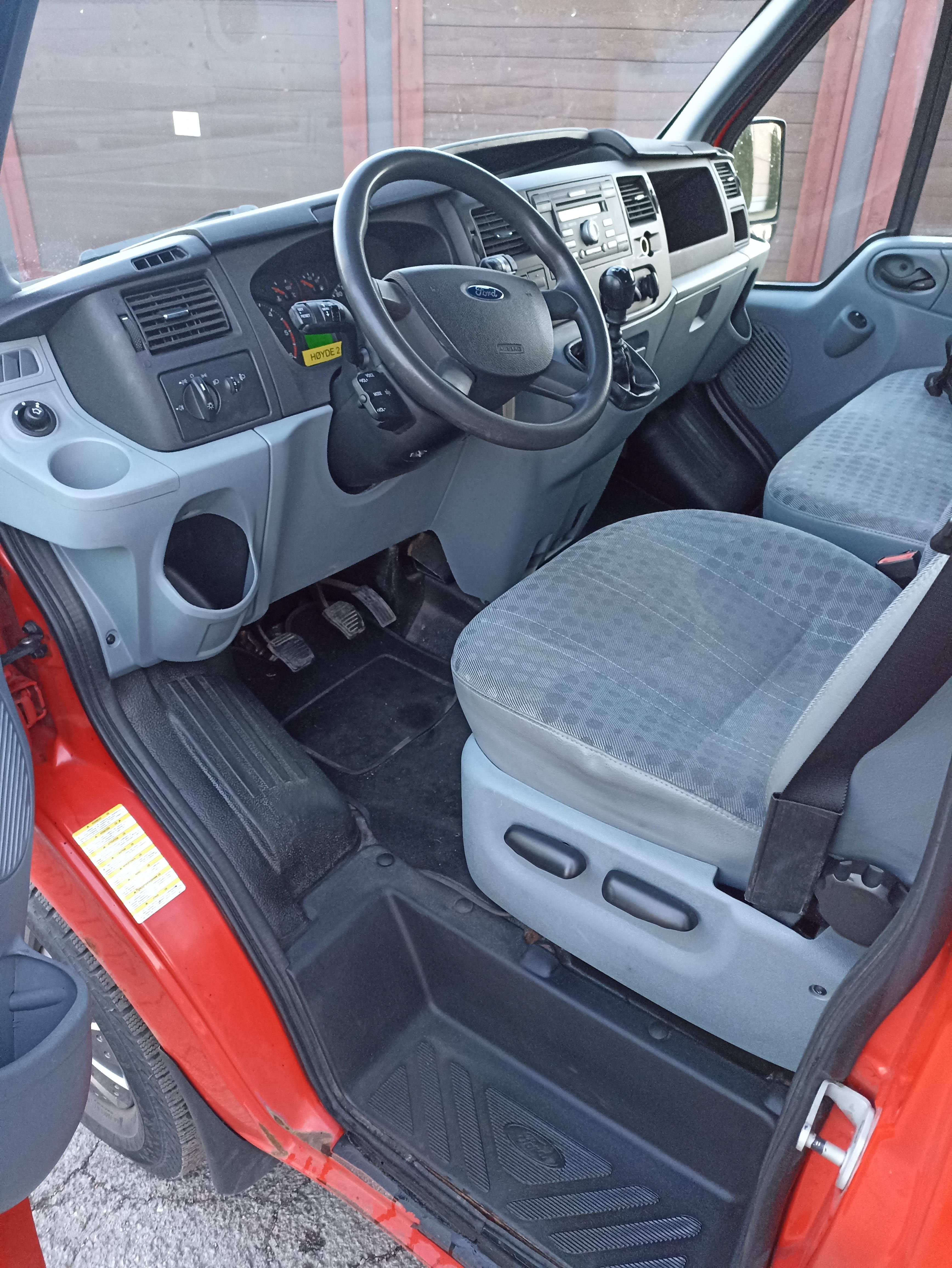 Ford Transit Connect Flyttebil med rampe