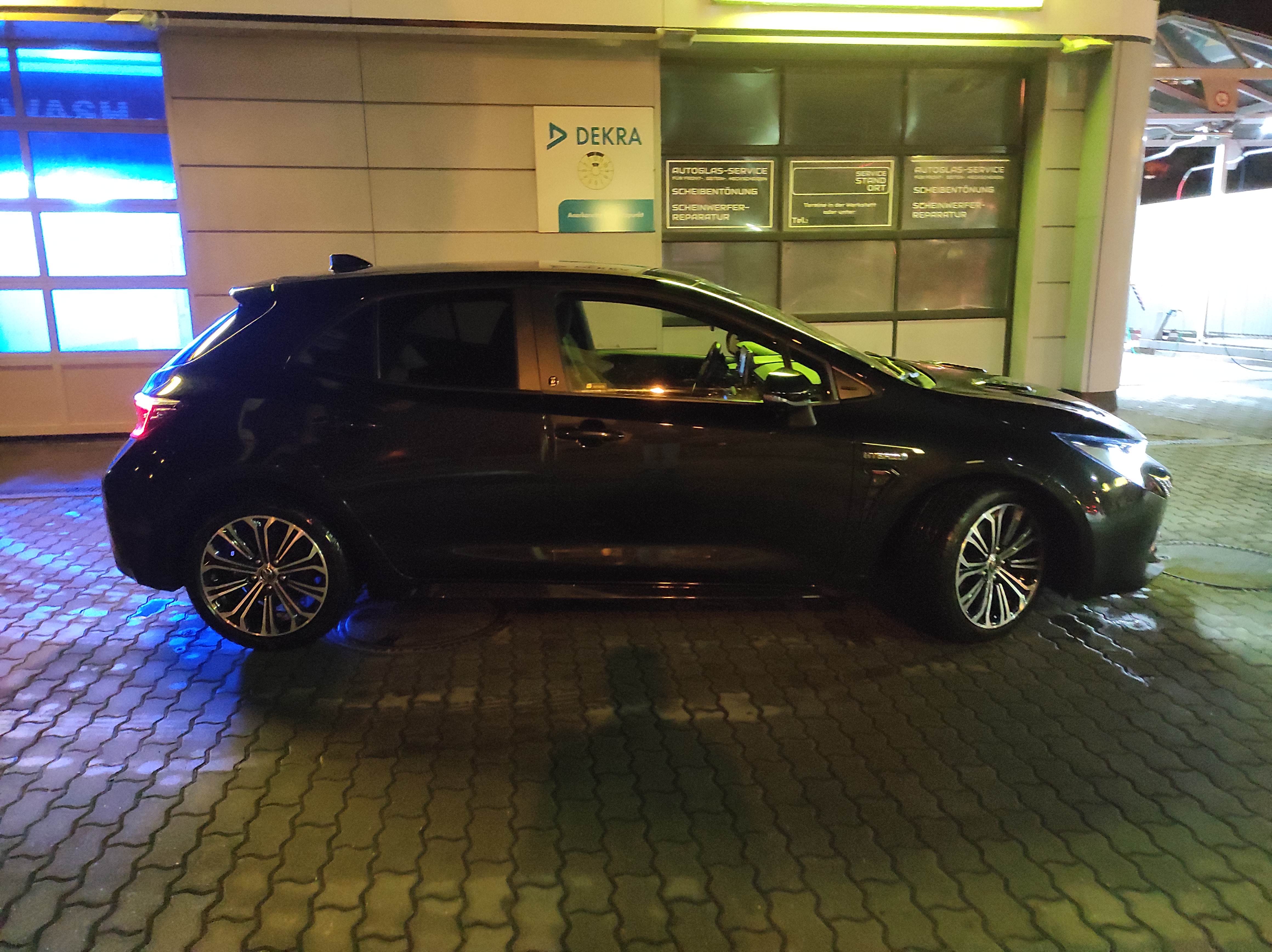 Toyota Corolla 2.0 Hybrid 184 PS mit Navigationsgerät