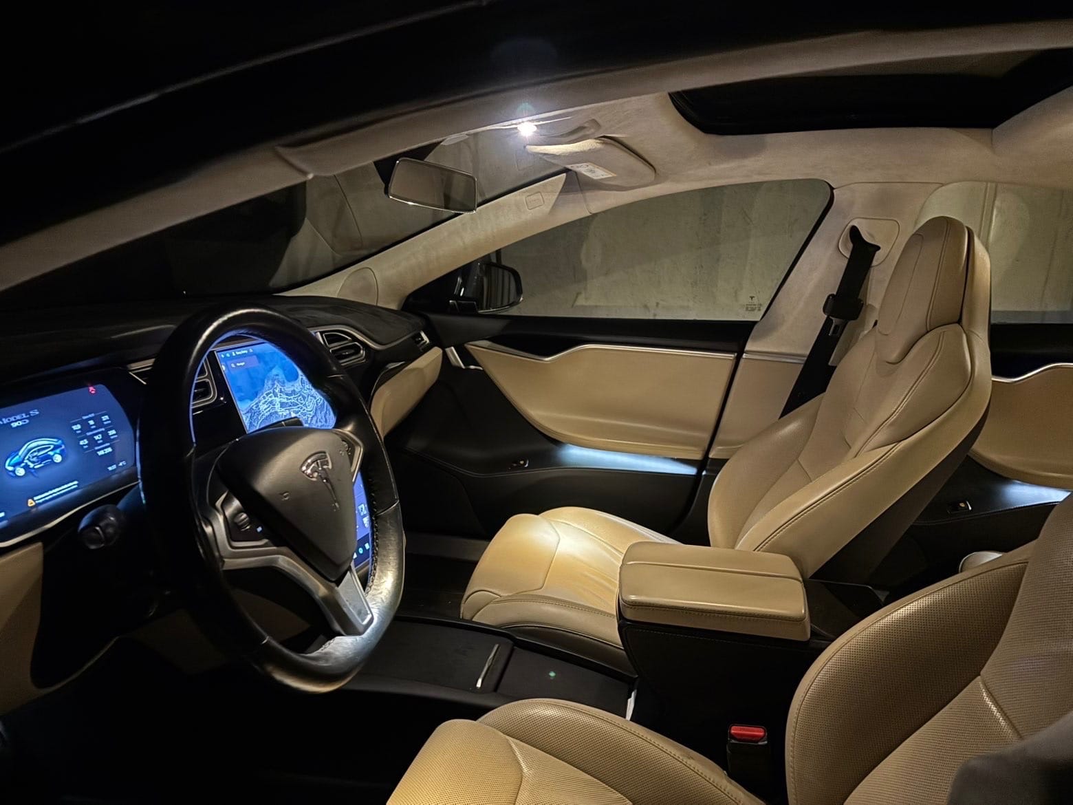 Tesla Model S met GPS