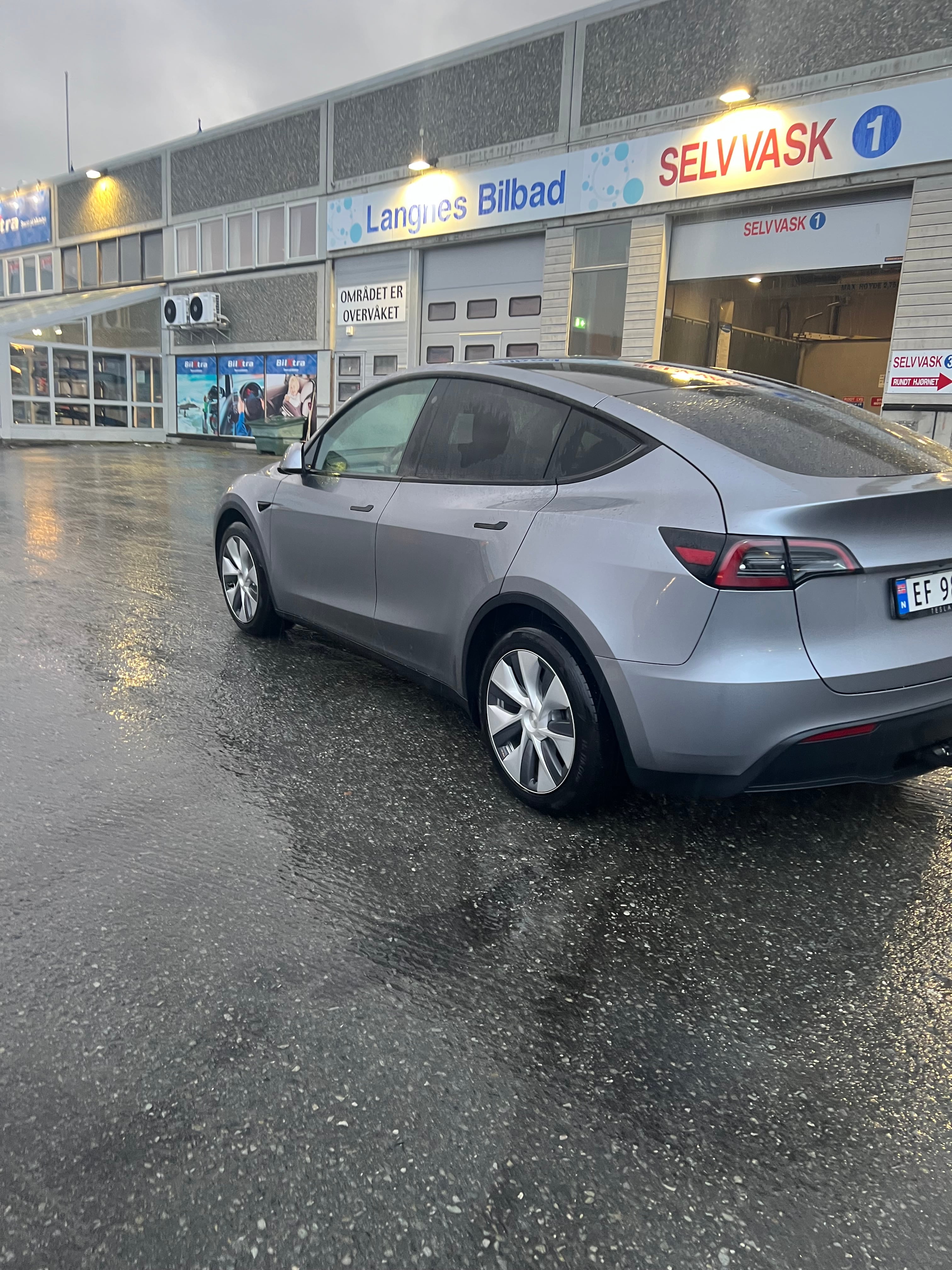 Tesla Model Y Long Range mit Klimaanlage