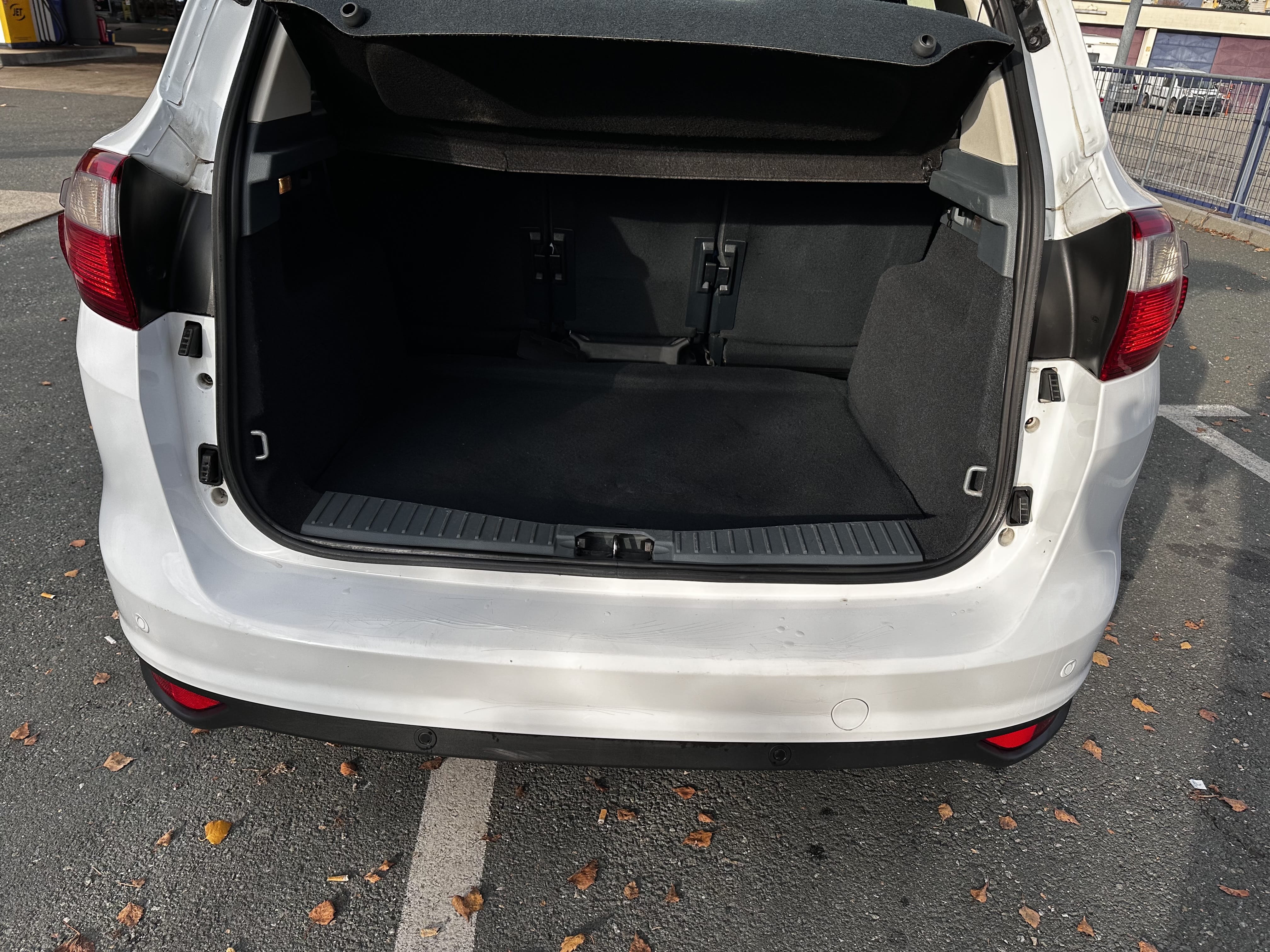 Ford C-Max mit Autoradio