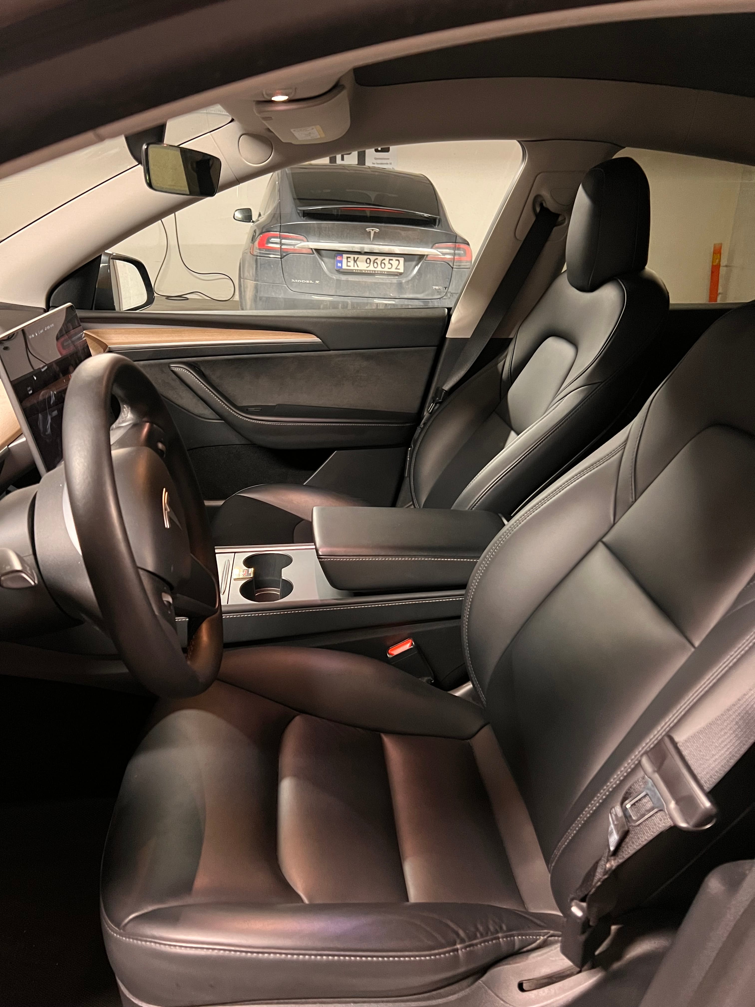 Tesla Model Y Long Range med Cruisekontroll