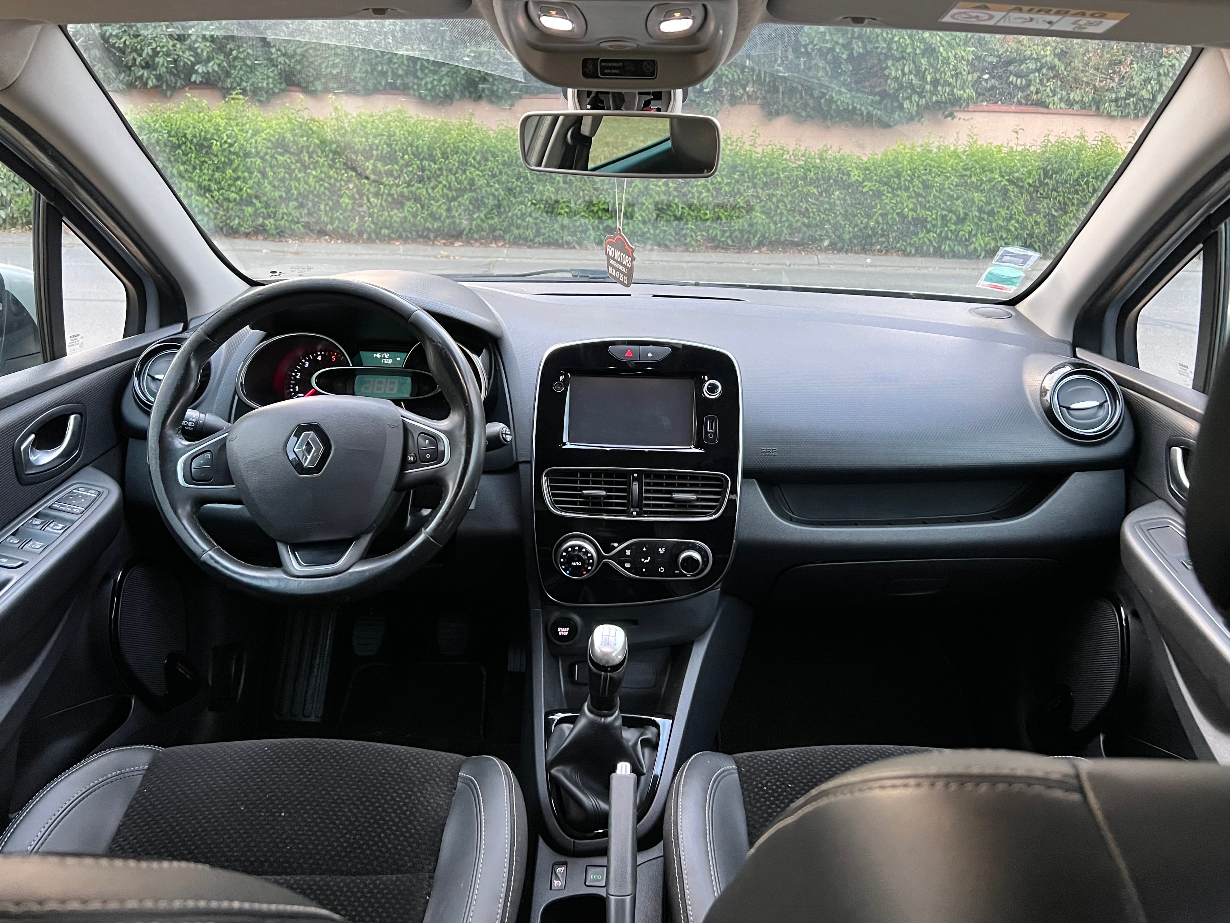 Renault Clio avec Autoradio