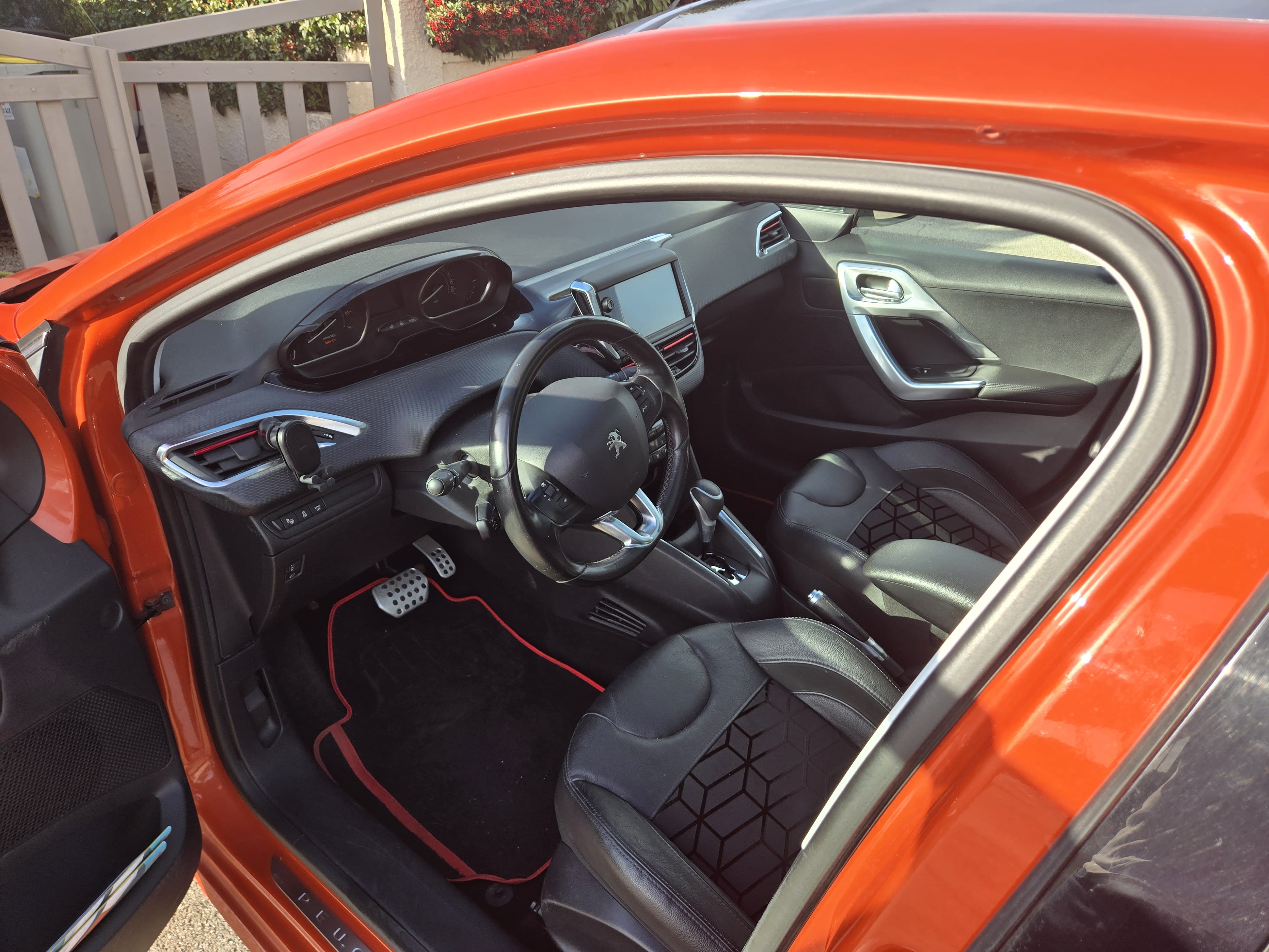 Peugeot 208 Boîte automatique con Audio Bluetooth