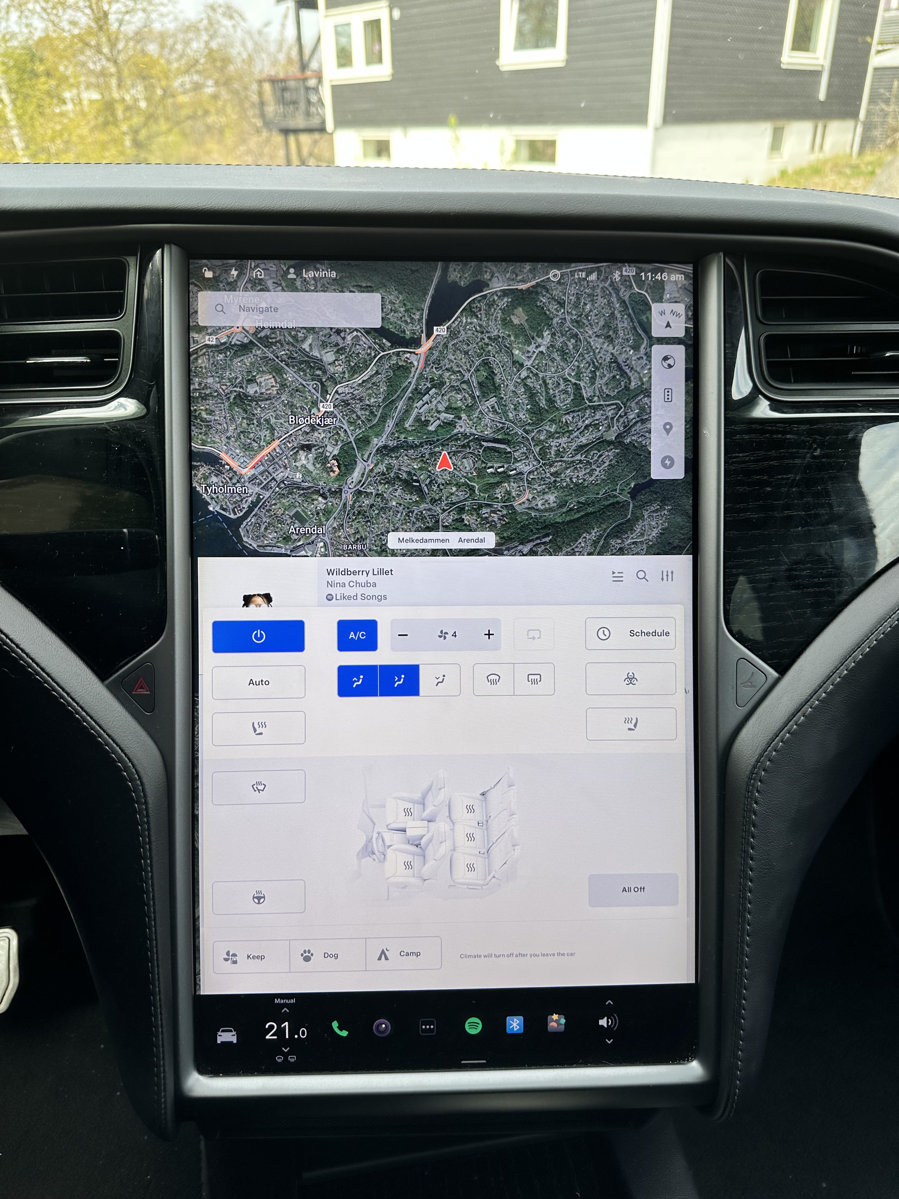 Tesla Model X med Cruisekontroll