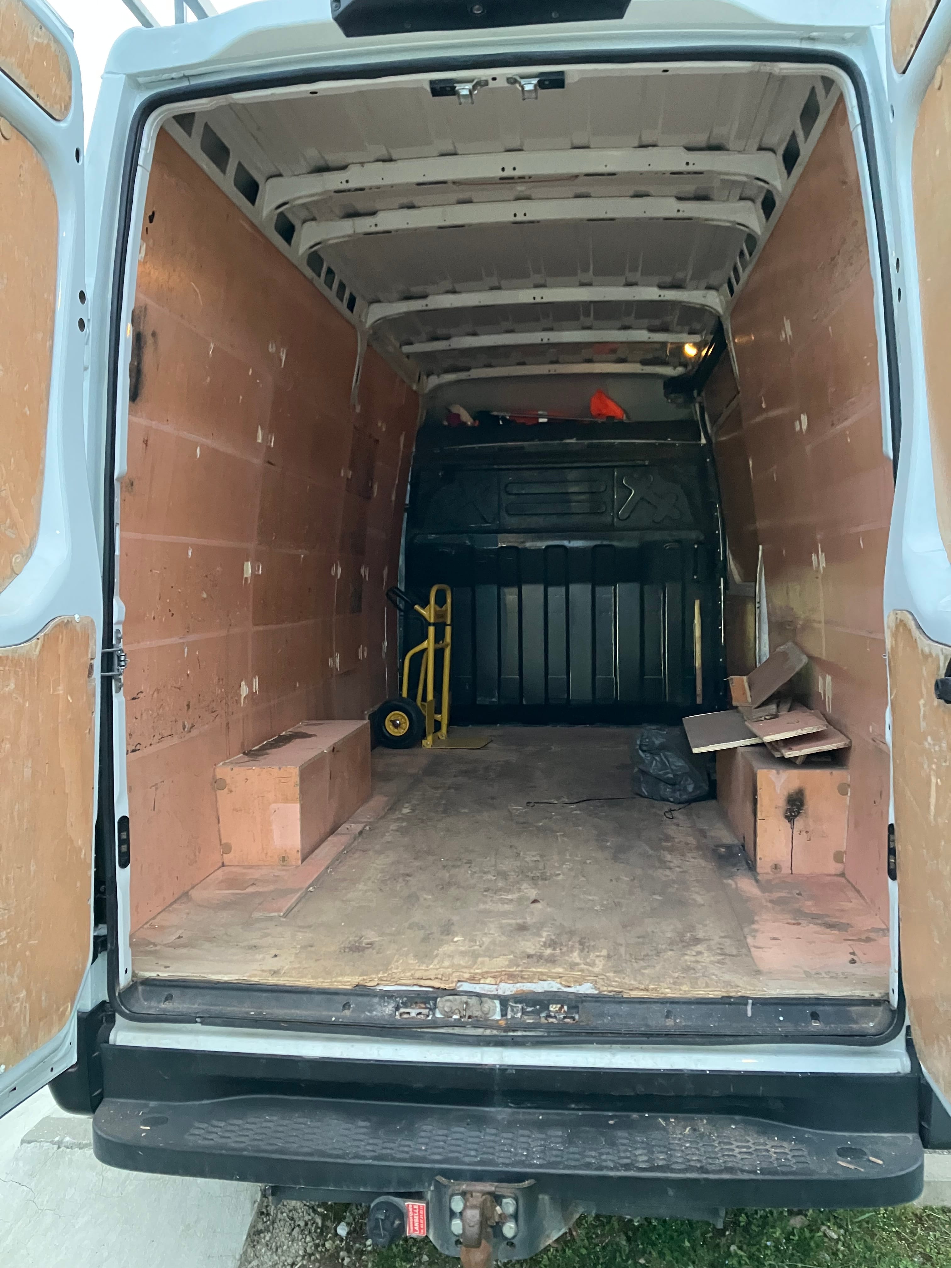 Iveco Daily Fourgon avec Autoradio