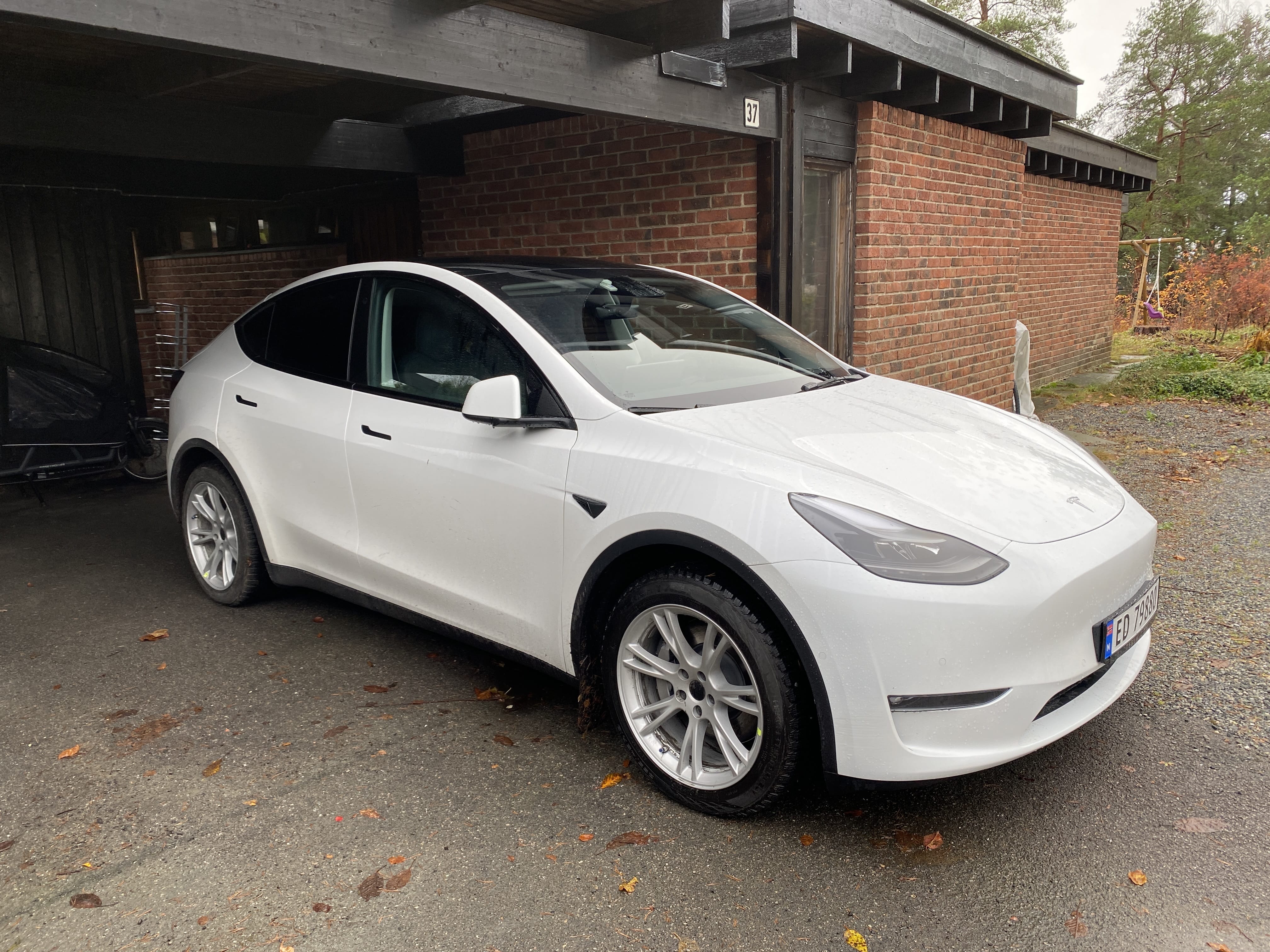 Tesla Model Y, 2022, Electric, automatic