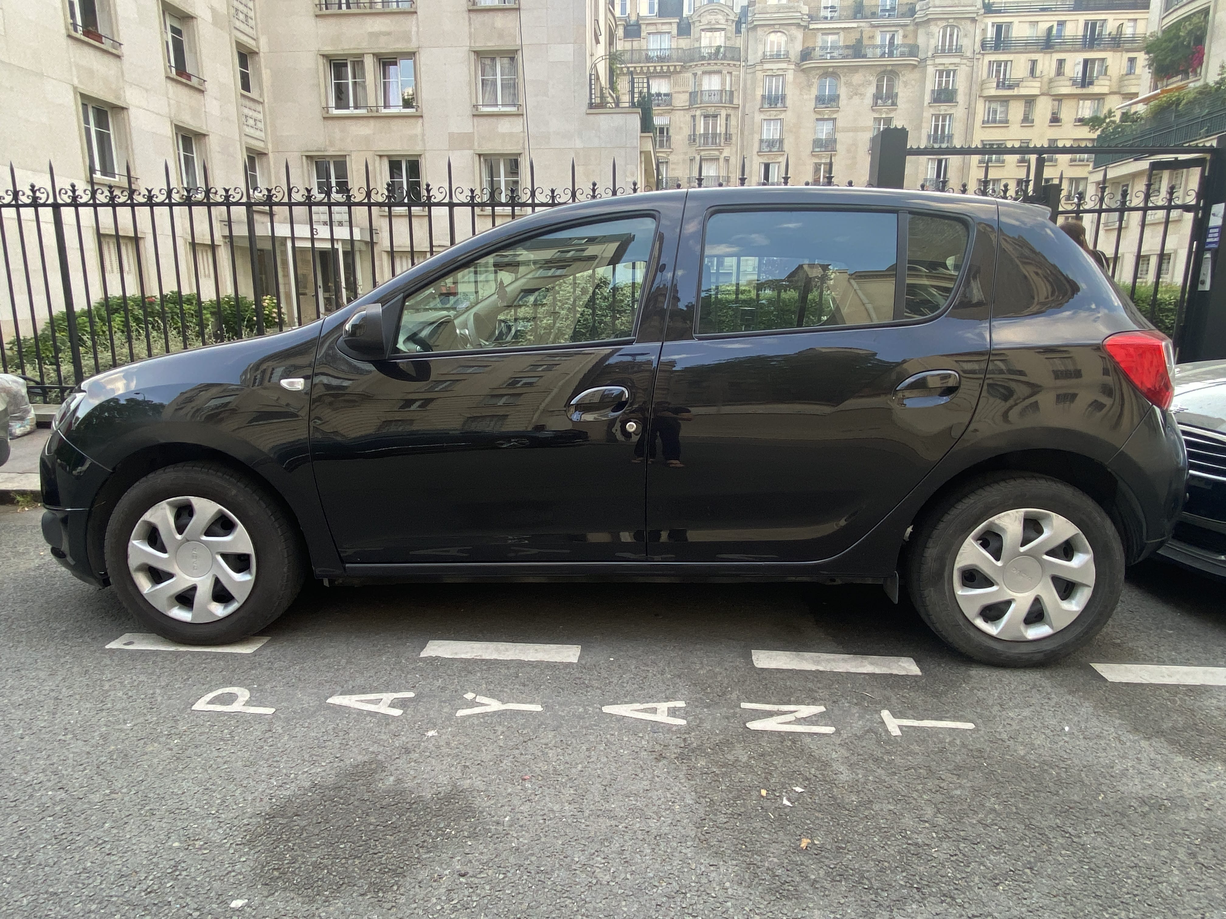 Dacia Sandero Lauréate GPL et essence mit Klimaanlage