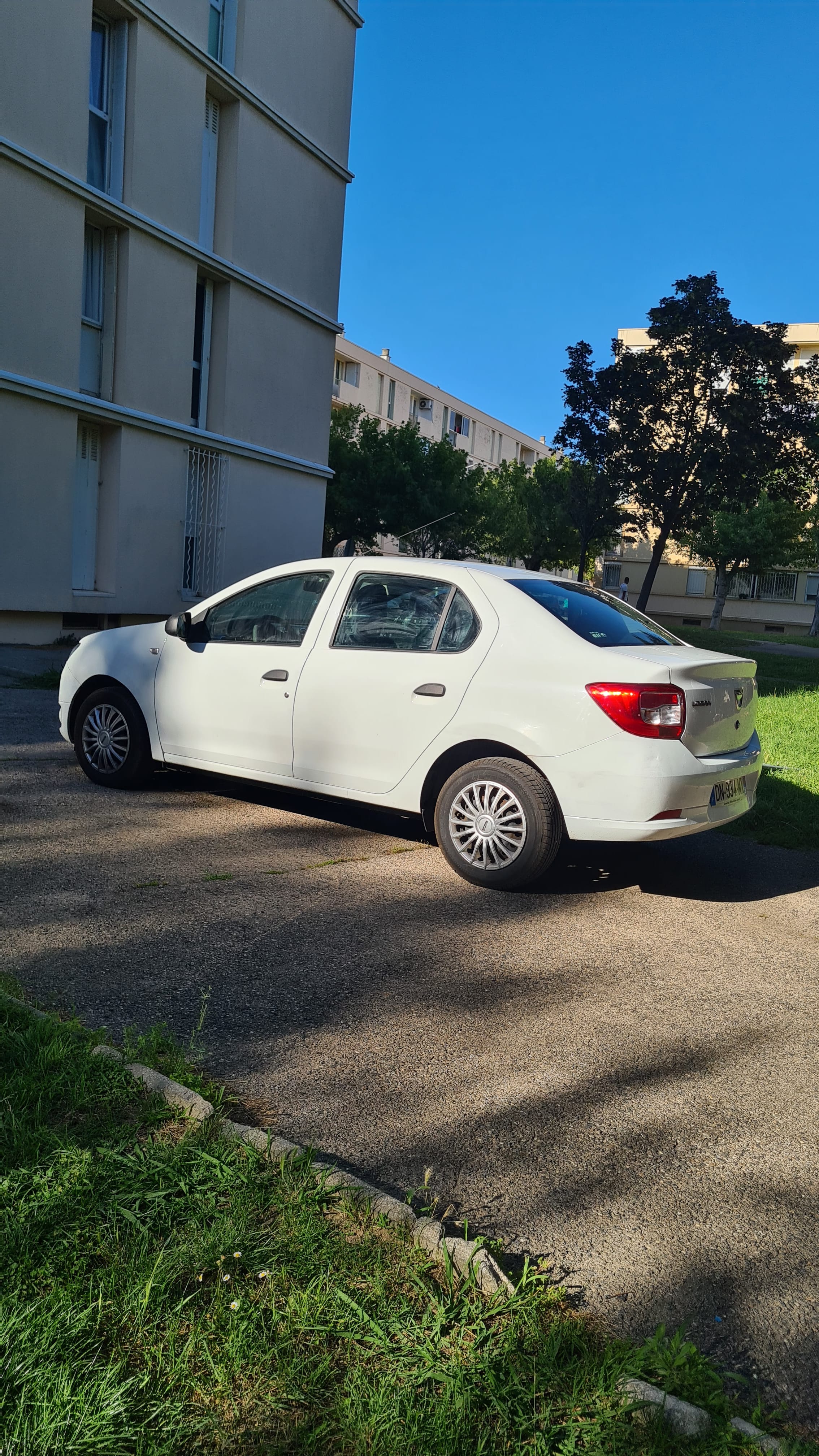 Dacia Logan 2015 avec Siège bébé