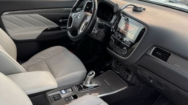 Mitsubishi Outlander Hybrid med GPS