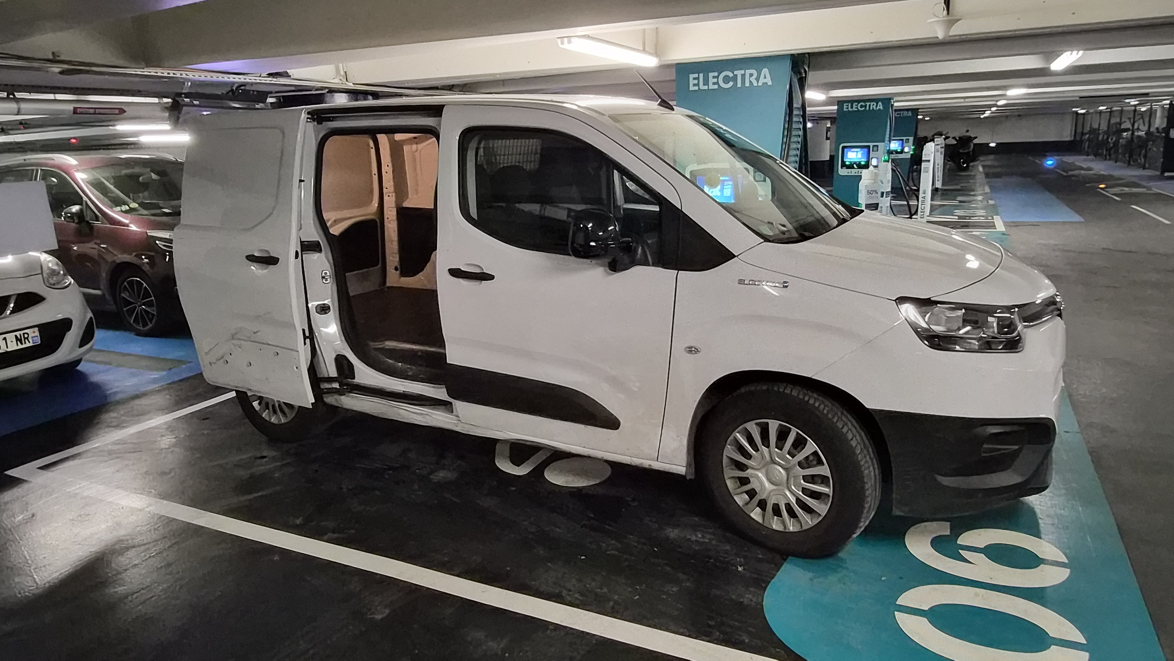 Toyota Proace City Electric (GN482VW) Medium Boite Auto 3.3m3, GPS,Clim,Carplay... avec Climatisation
