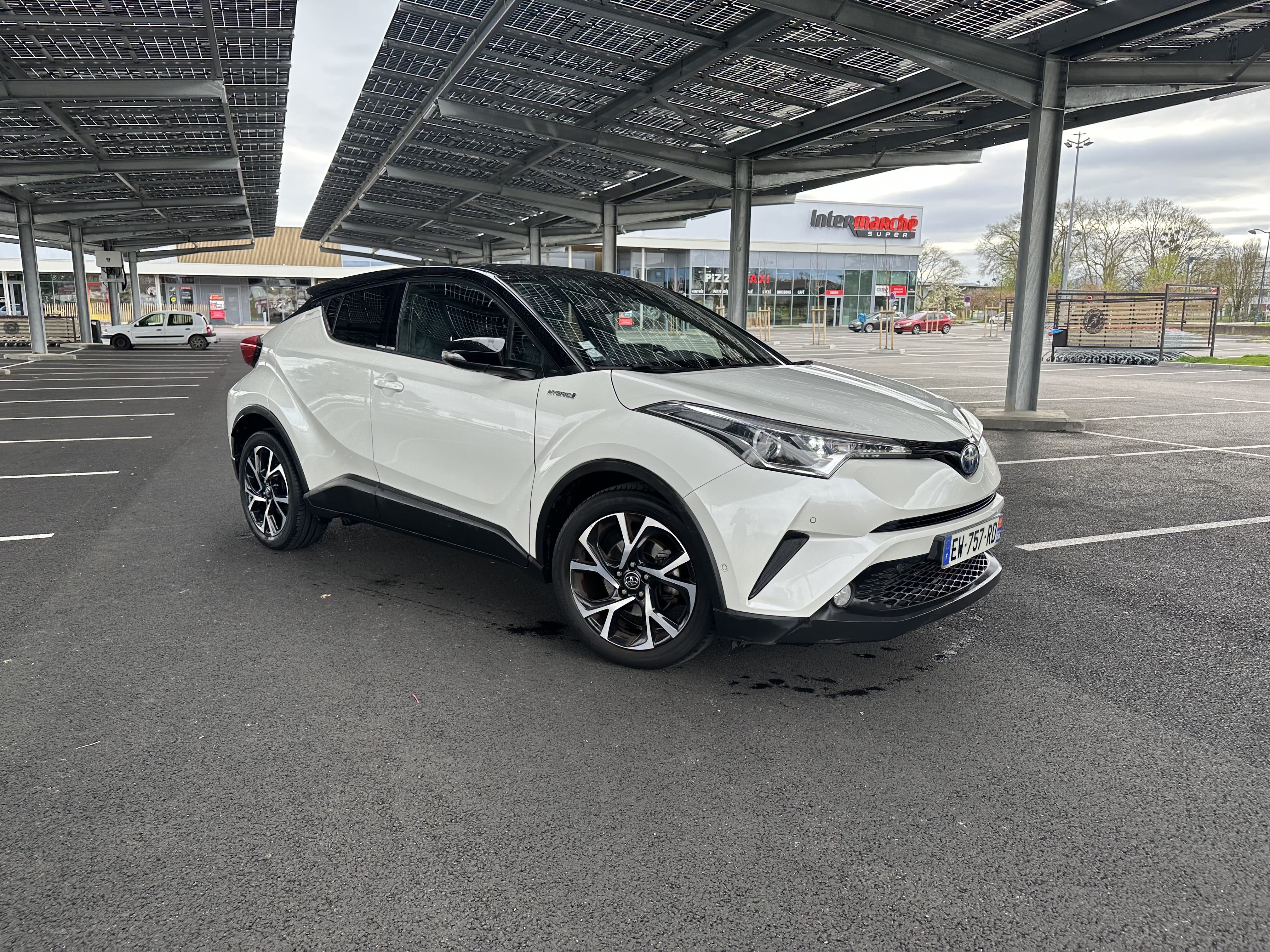 Toyota C-HR Hybrid, 2018, Essence 98 / Électrique (hybride), automatique