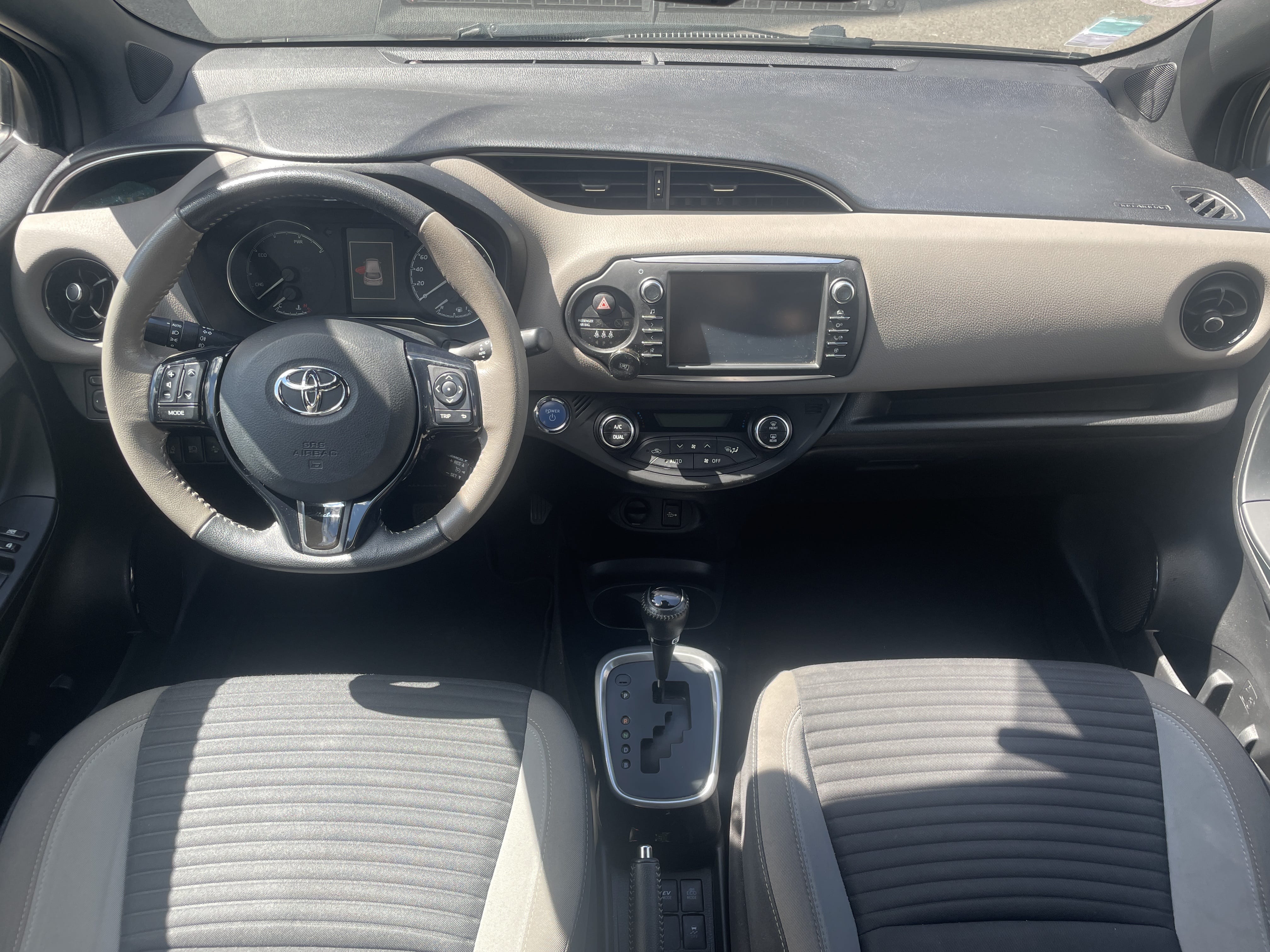 Toyota Yaris Hybride avec Siège bébé