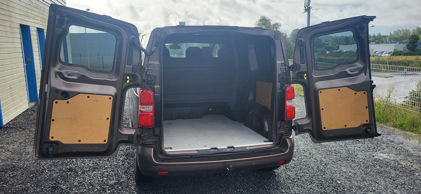 Peugeot Expert 2.0HDI 180CV auto 5 places avec Chaines