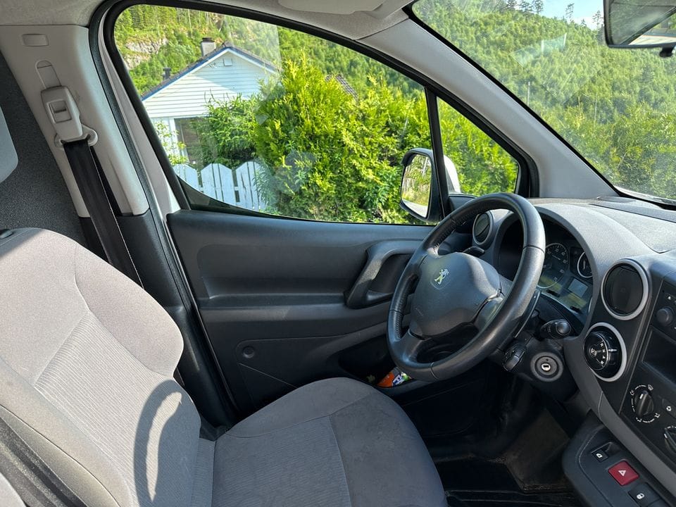 Peugeot Partner Varebil med Bluetooth audio