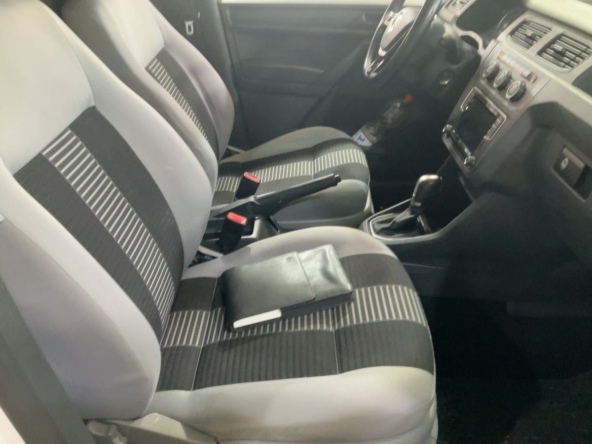 Volkswagen Caddy Van mit Navigationsgerät