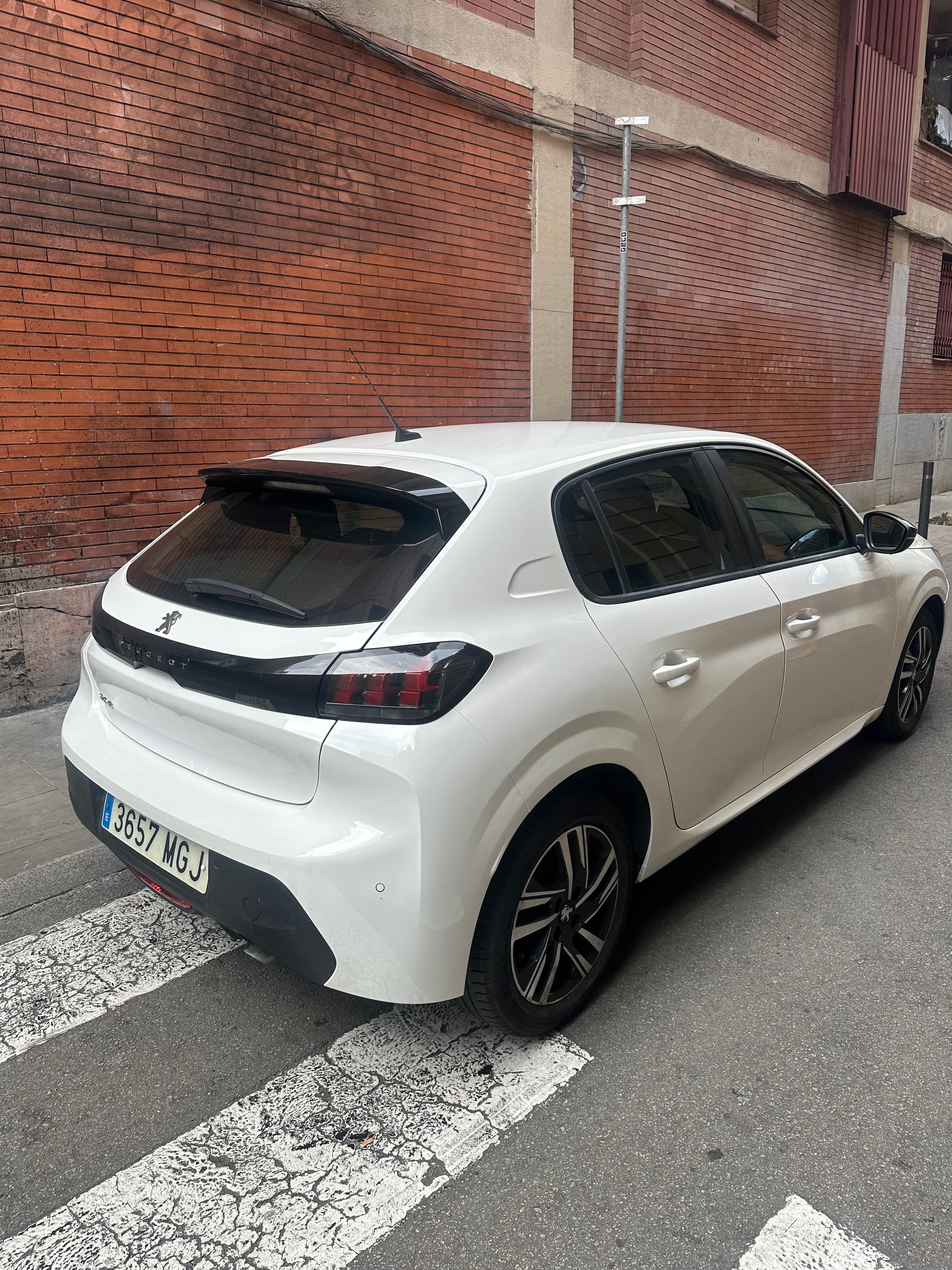 Peugeot 208 with USB charging ports