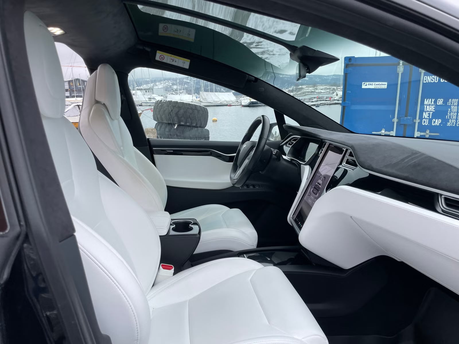 Tesla Model X med Ryggekamera