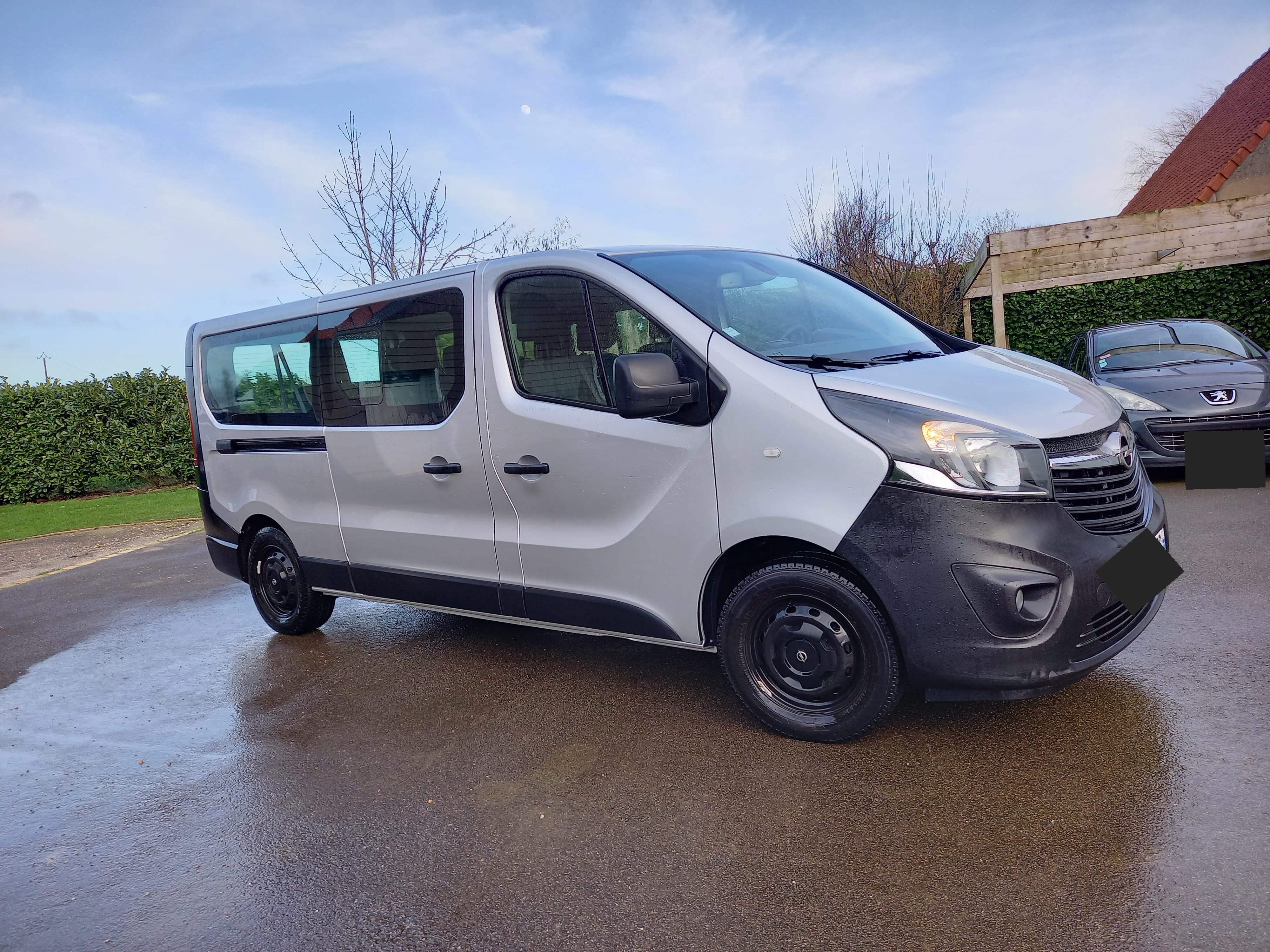 Opel Vivaro Combi avec Chaines