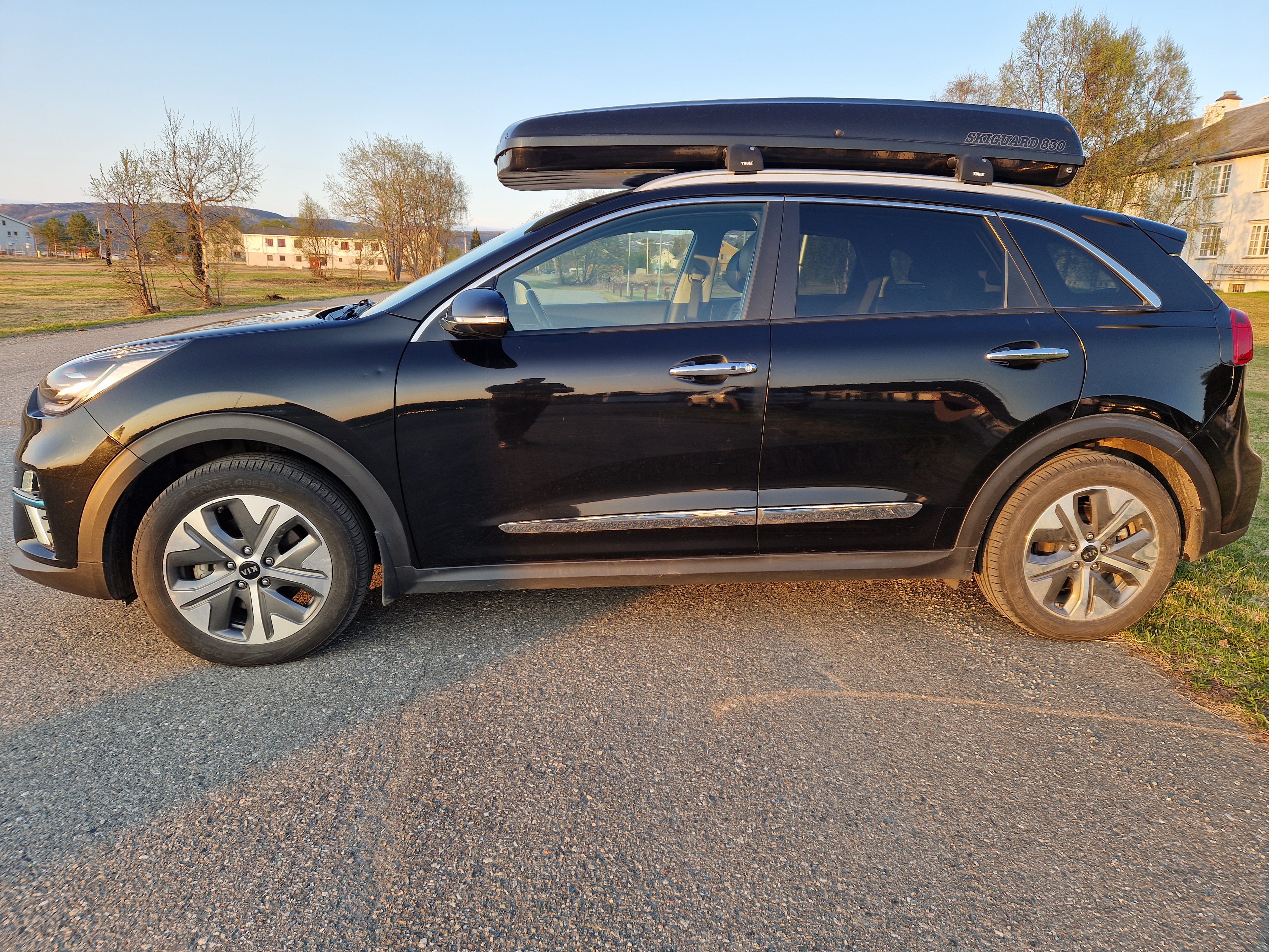 Kia e-Niro Velutstyrt KIA E-Niro first edition 64 kWt batteri, soltak og skiboks med Aircondition
