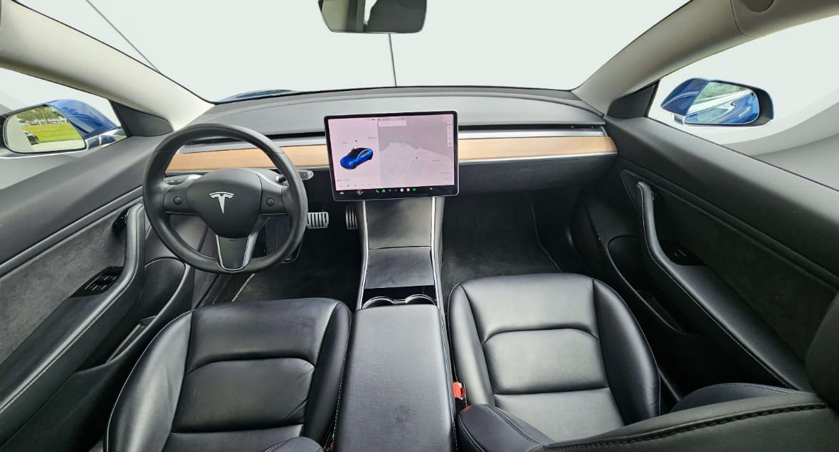 Tesla Model 3 Performance med Cruisekontroll