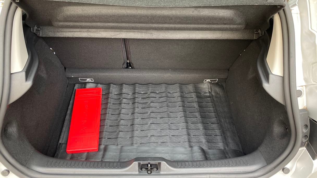 Renault Clio 640 with Bluetooth audio