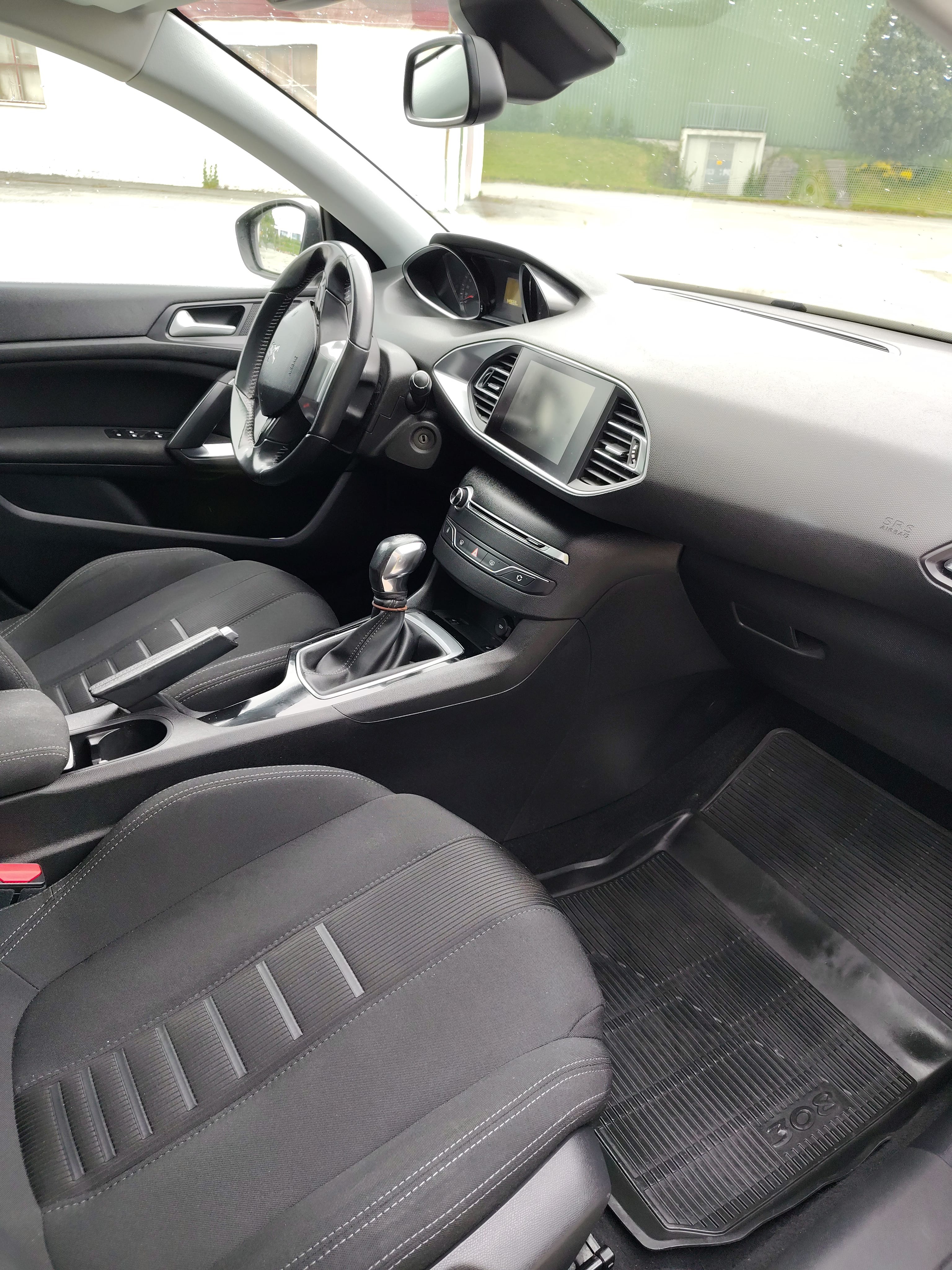 Peugeot 308 SW Romslig stasjonsvogn med Bluetooth audio