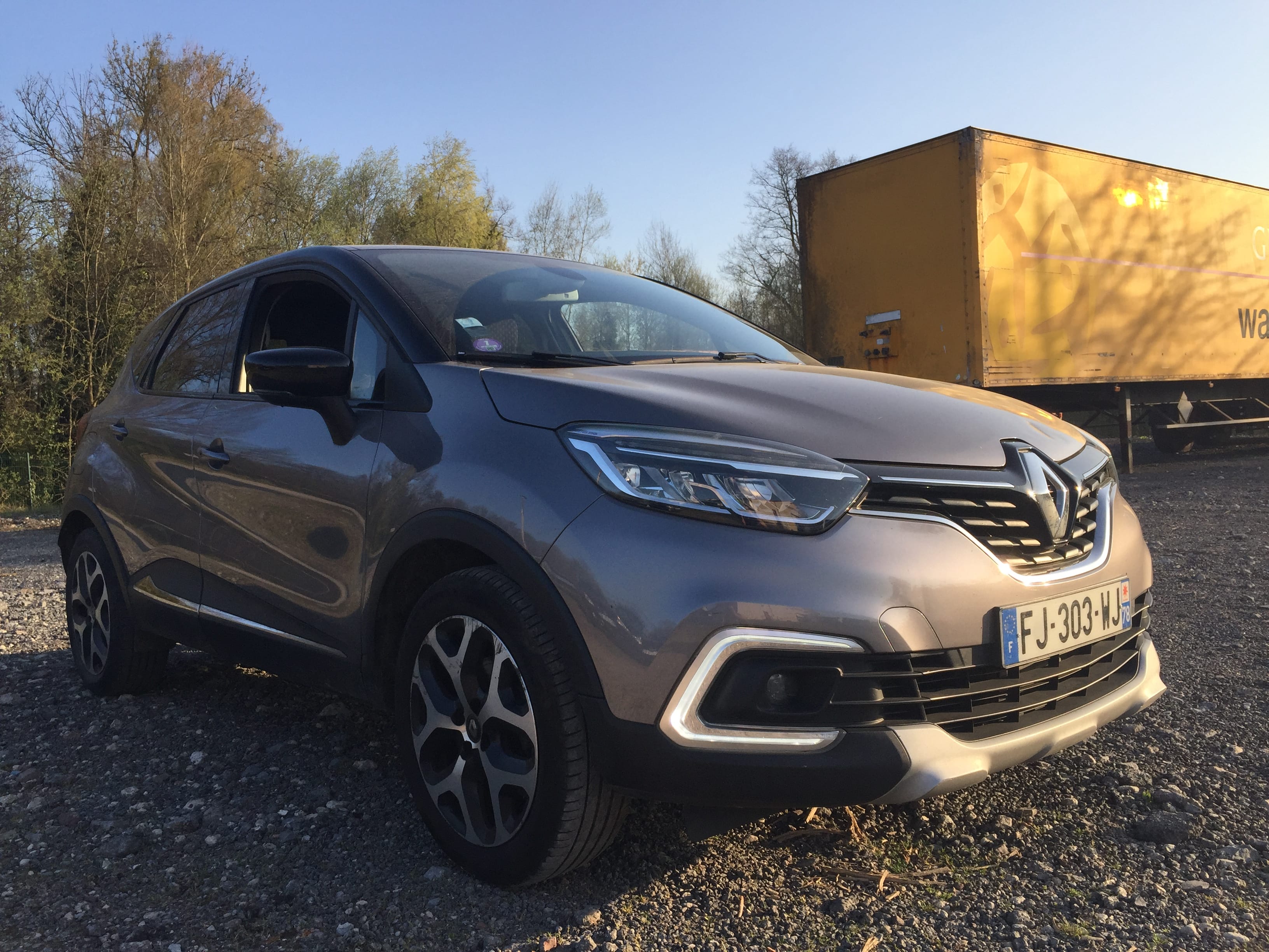 Renault Captur Ess 130CV *25016* FJ303WJ avec Siège bébé