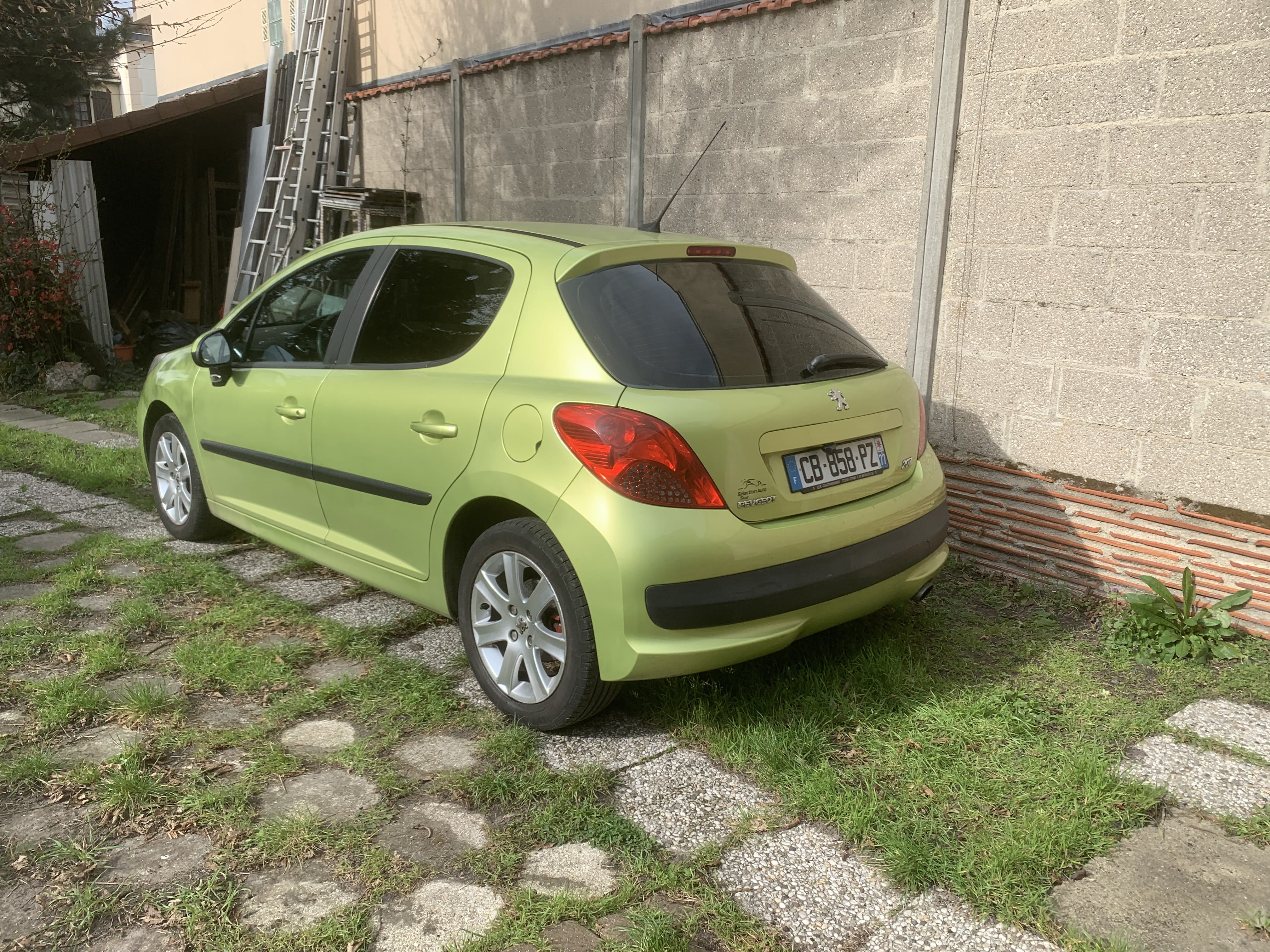 Peugeot 207 avec Dashcam