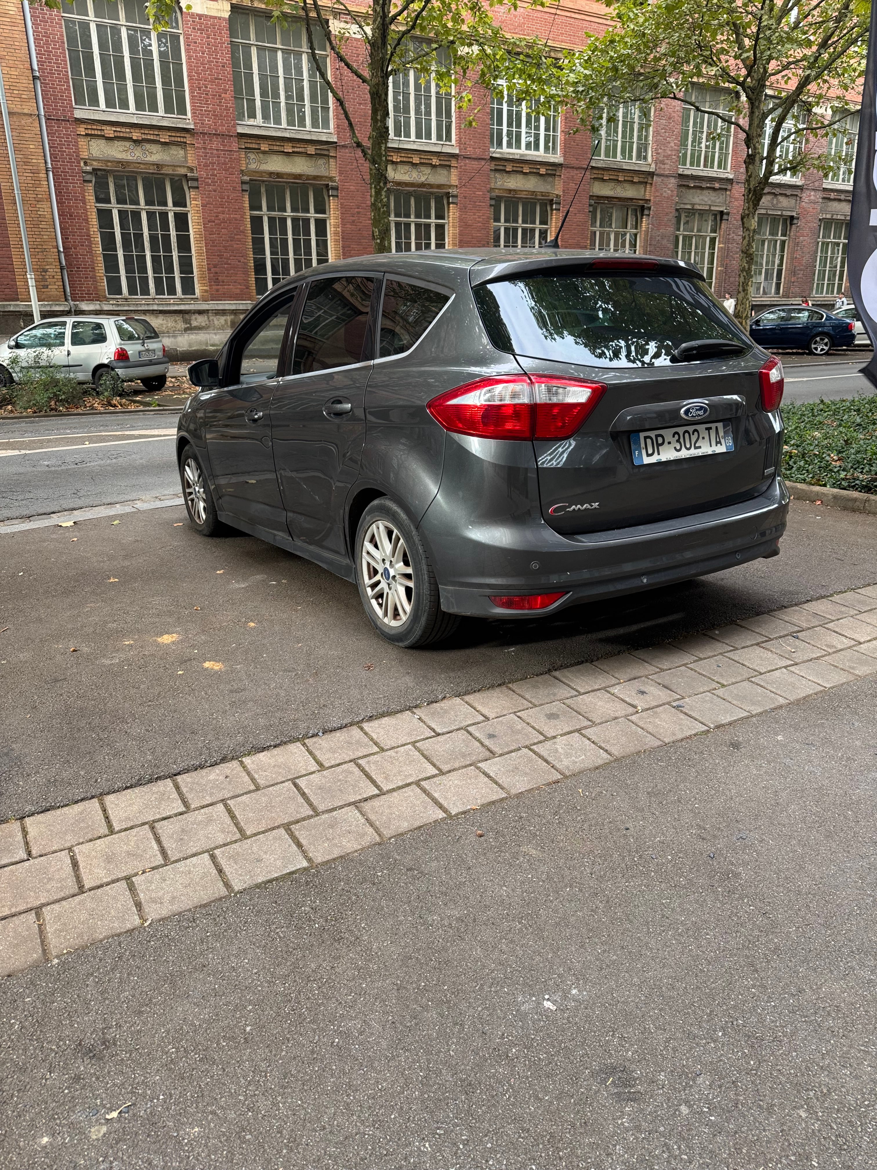 Ford C-Max avec GPS