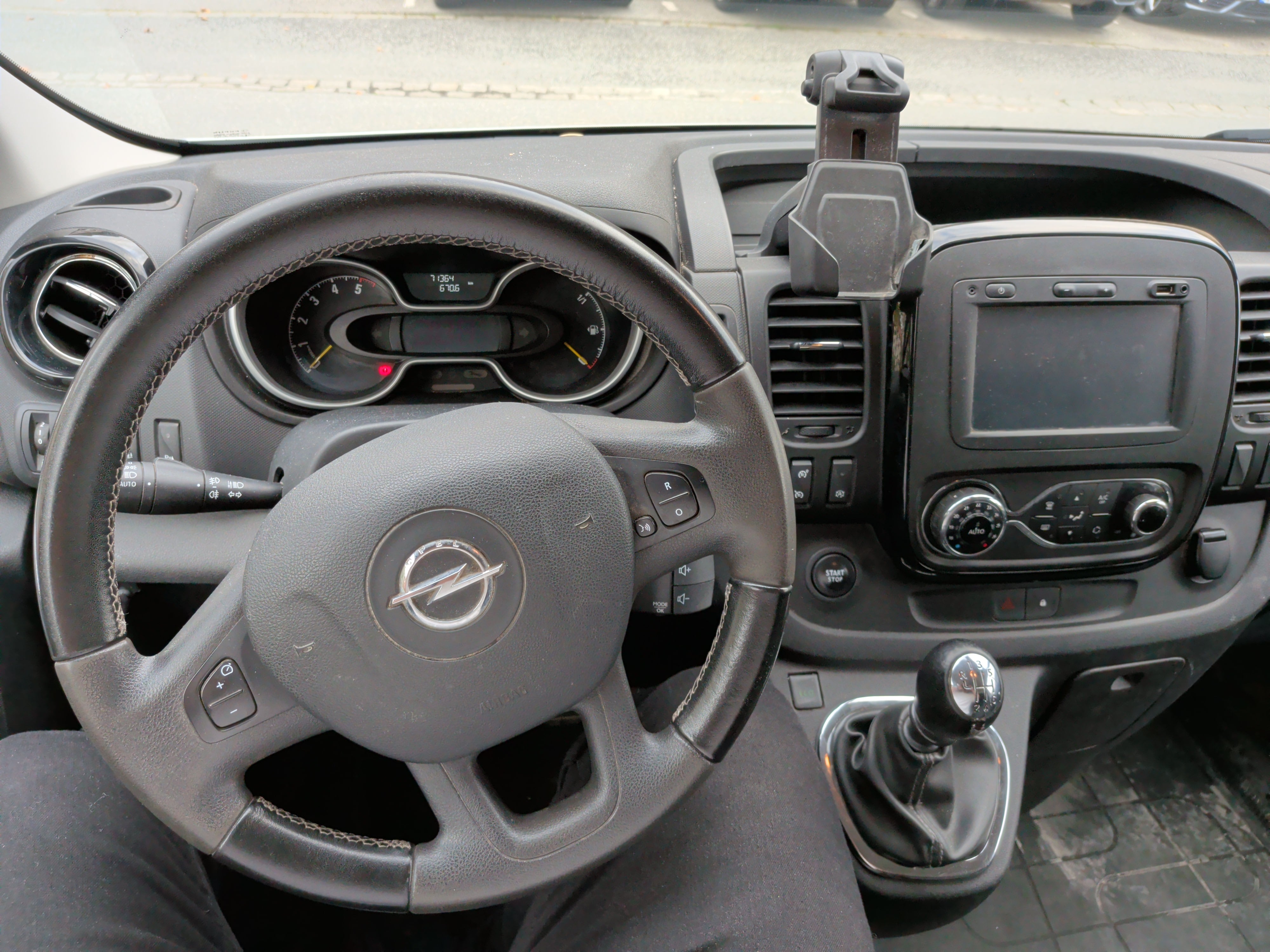 Opel Vivaro med Ryggekamera