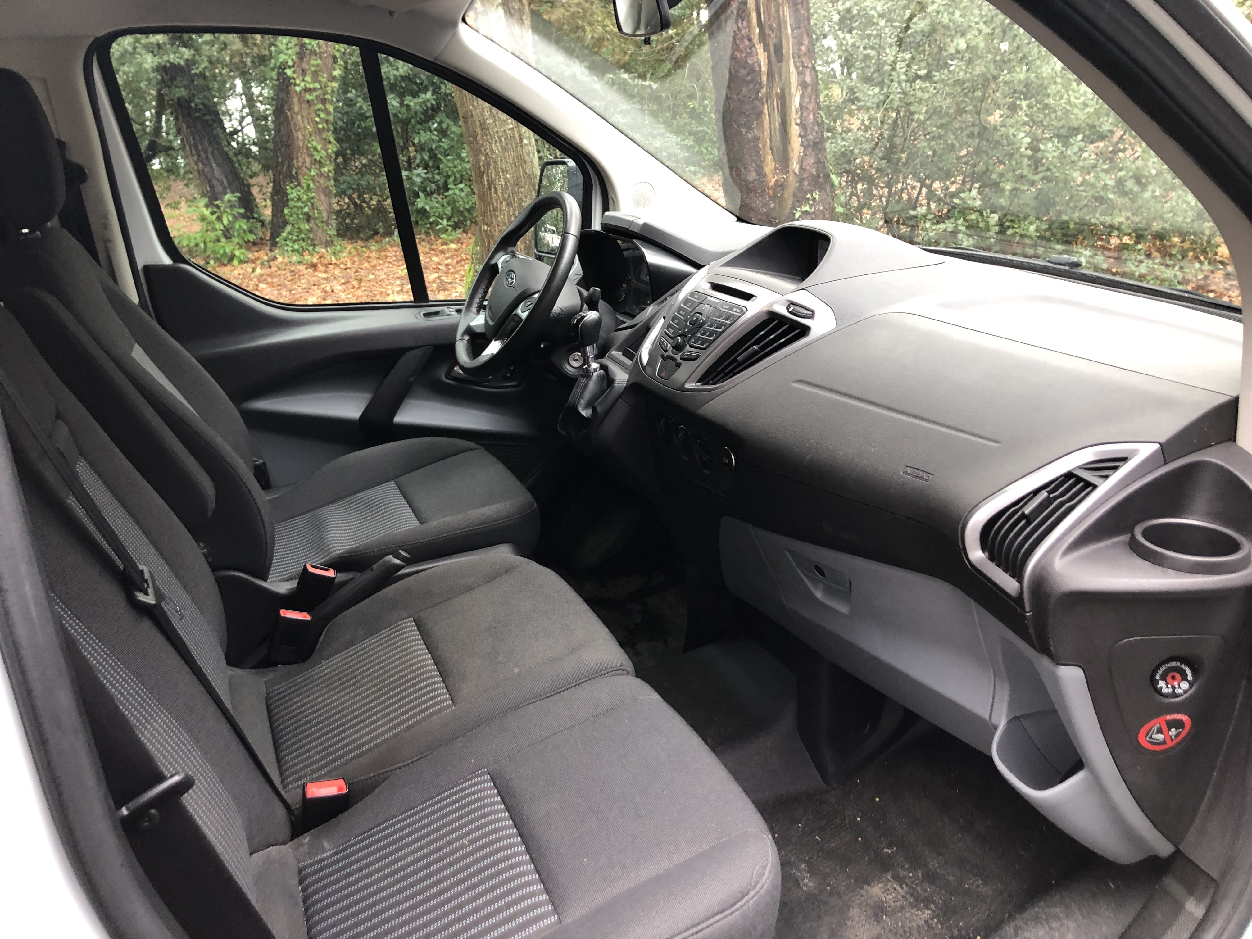 Ford Transit Custom Kombi 125cv 9 places avec Entrée audio / iPod