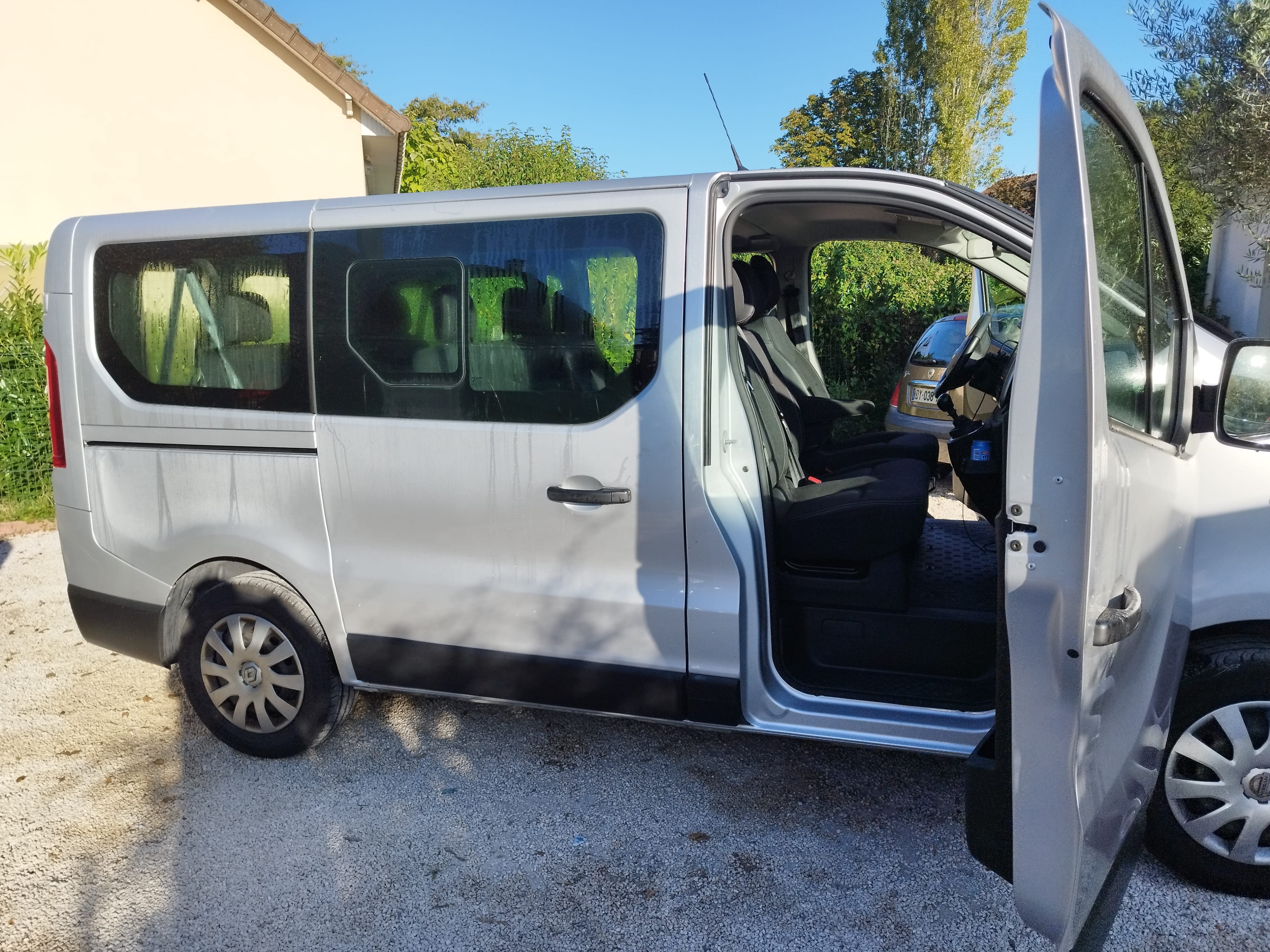 Nissan NV300 Minibus avec Climatisation