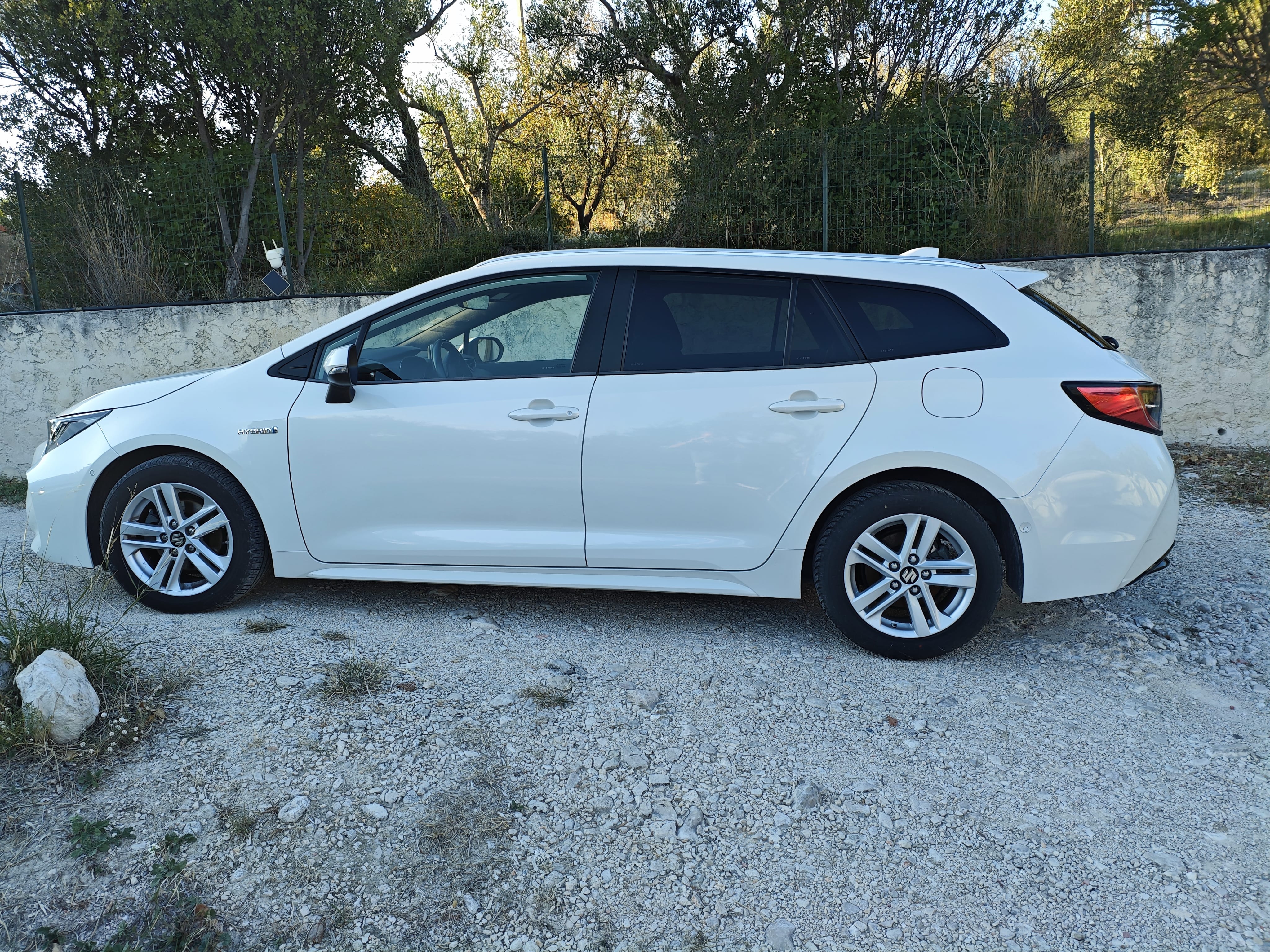 Suzuki Swace, 2020, Essence 95 / Électrique (hybride), automatique