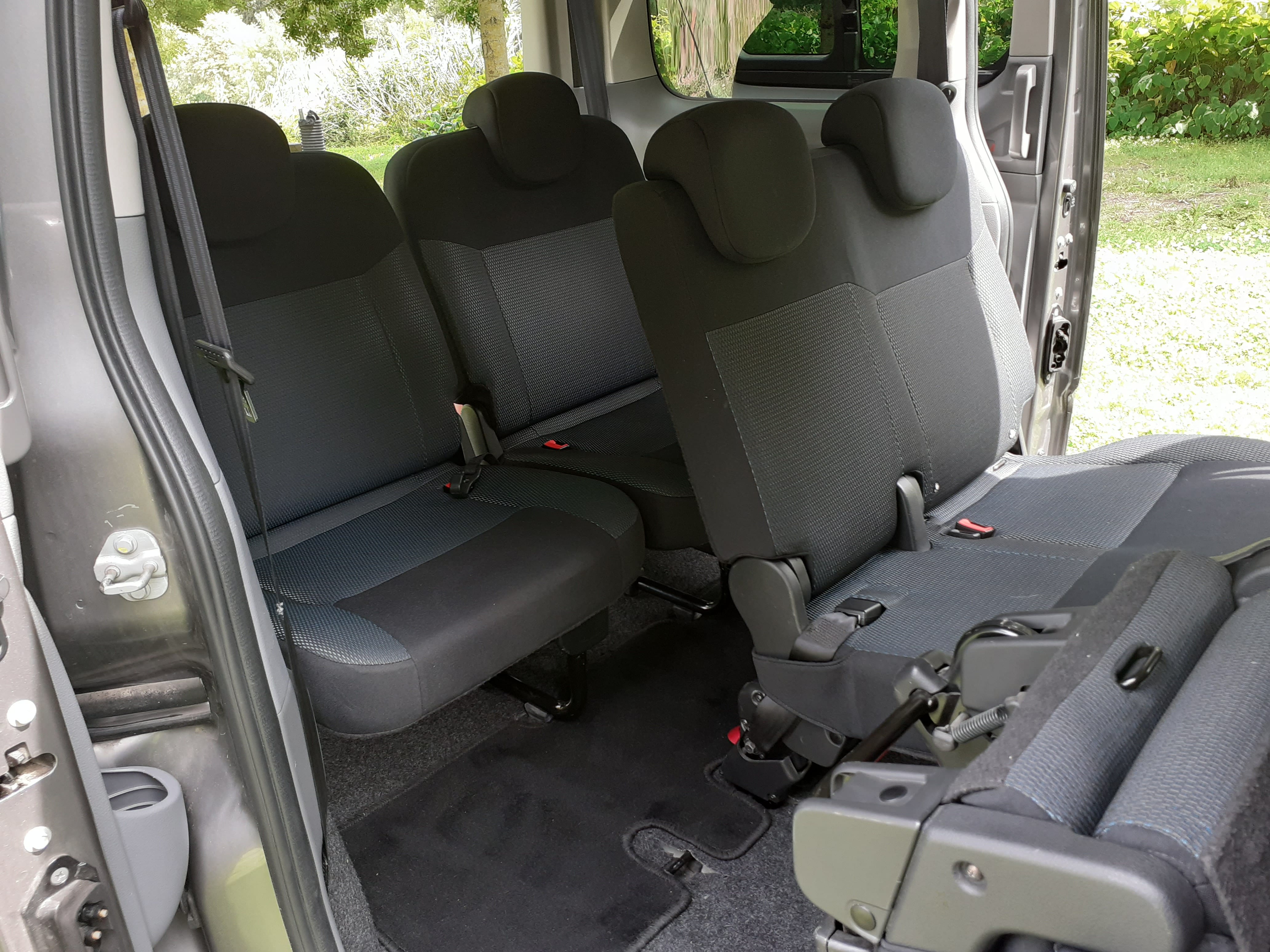 Nissan NV200 Combi avec Attelage