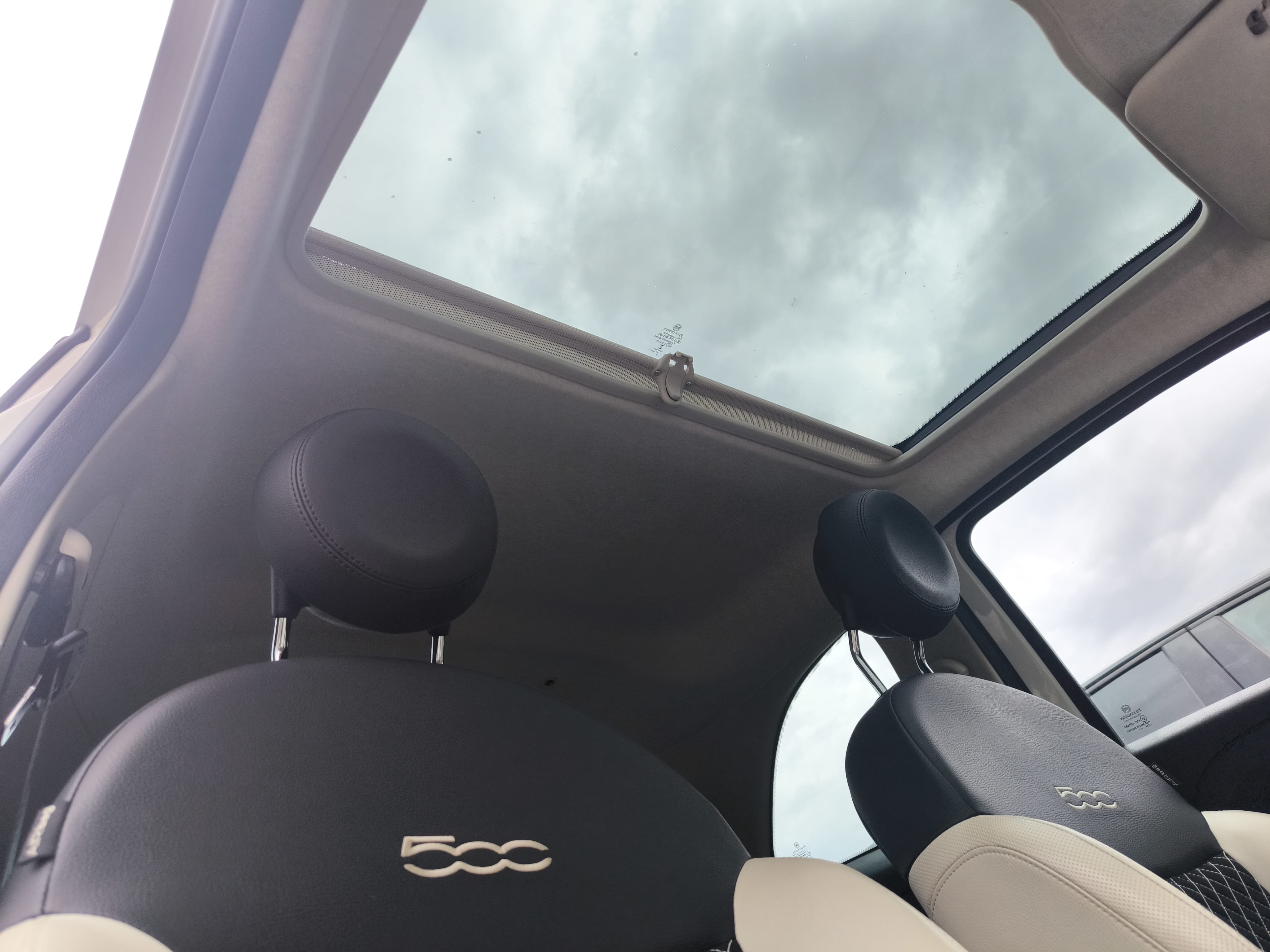 Fiat 500 Hybride avec Autoradio