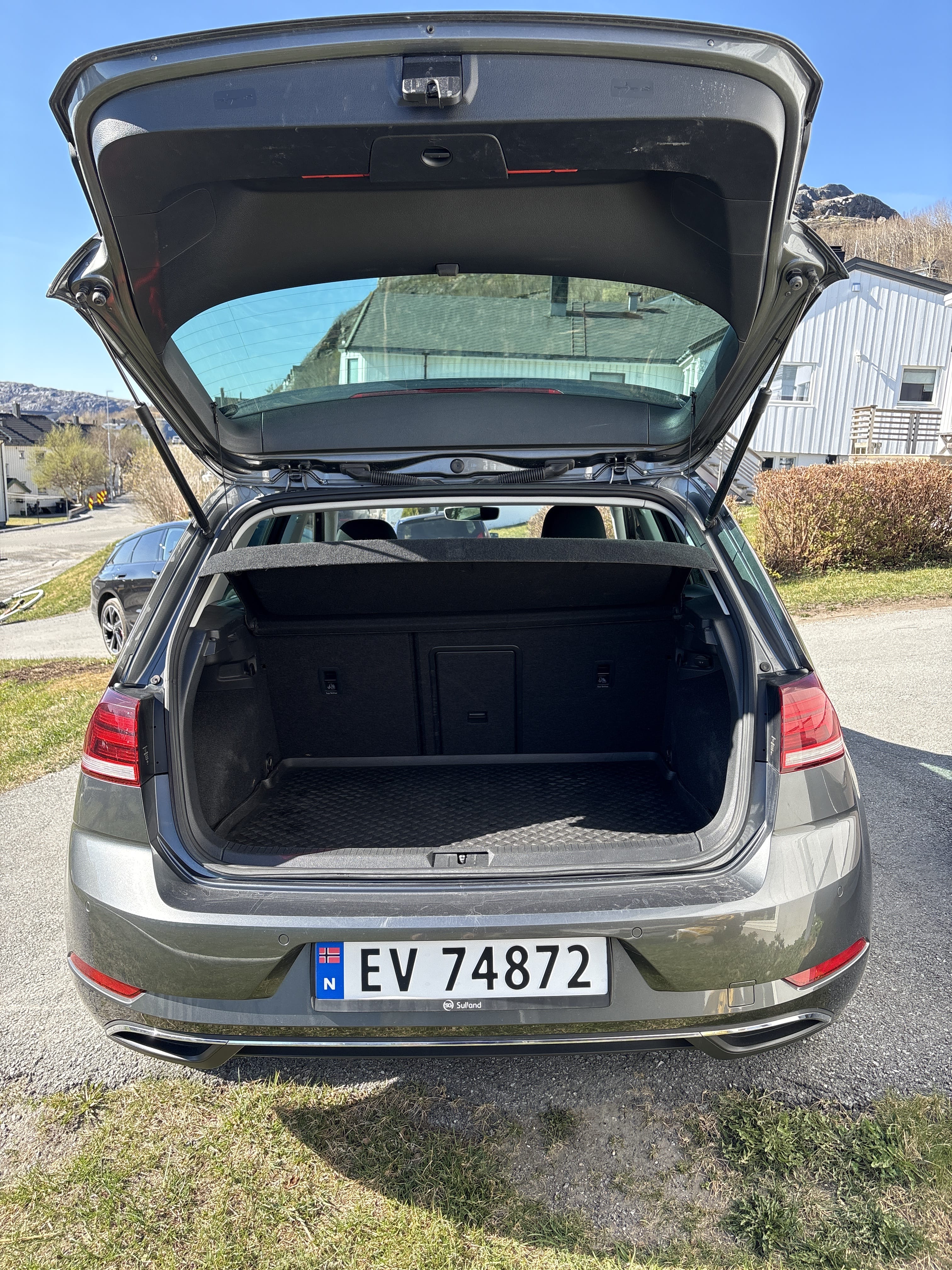 Volkswagen e-Golf with Cruise control