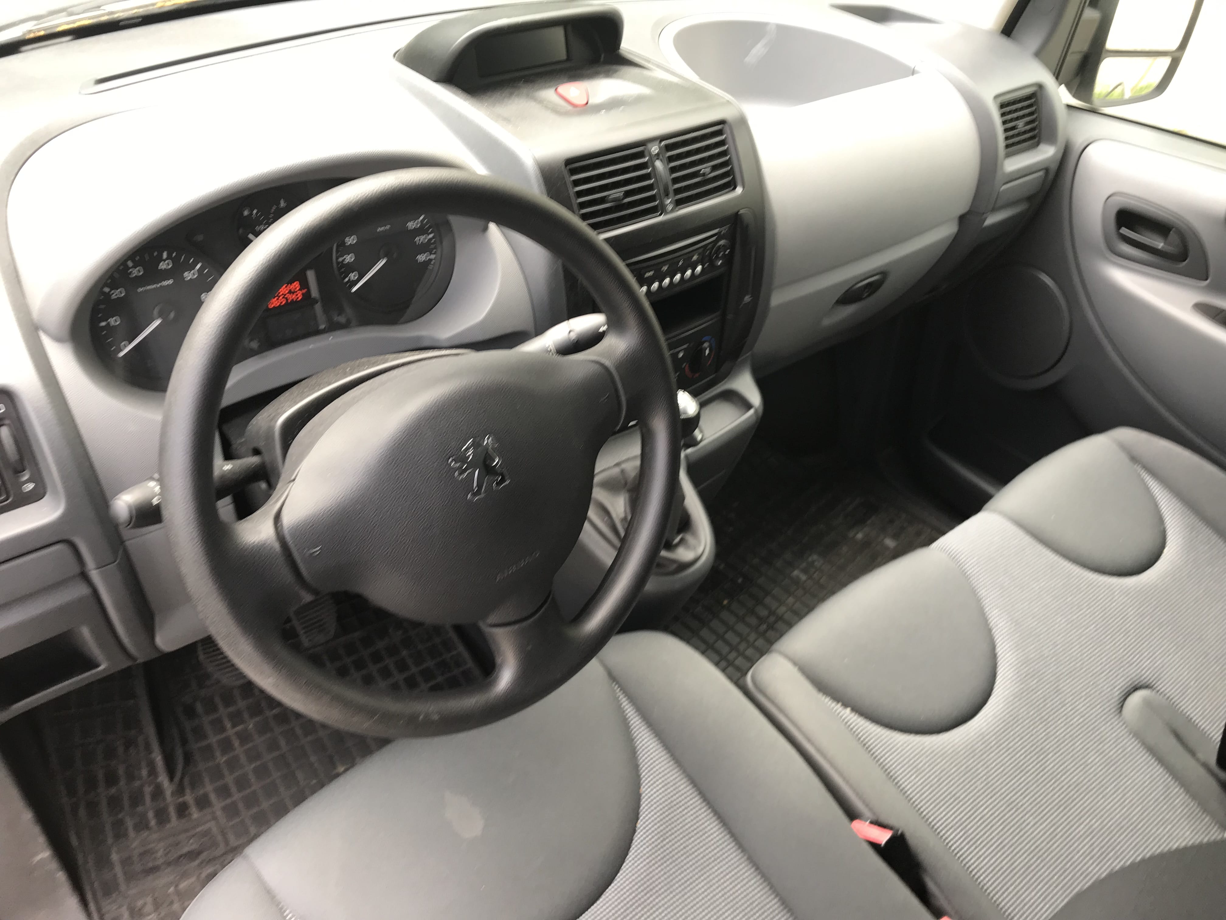 Peugeot Expert mit Winterreifen