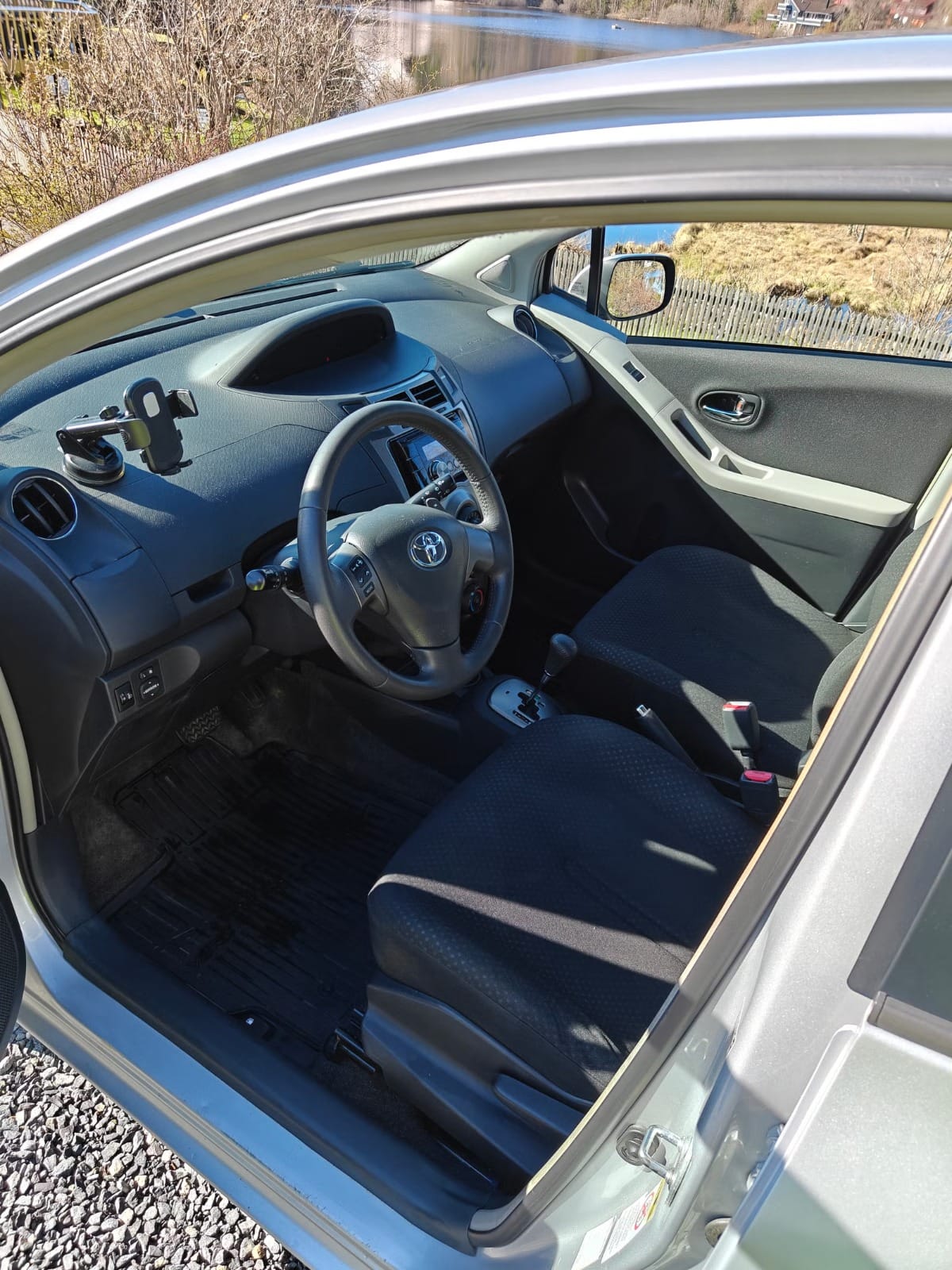 Toyota Yaris med Bilradio