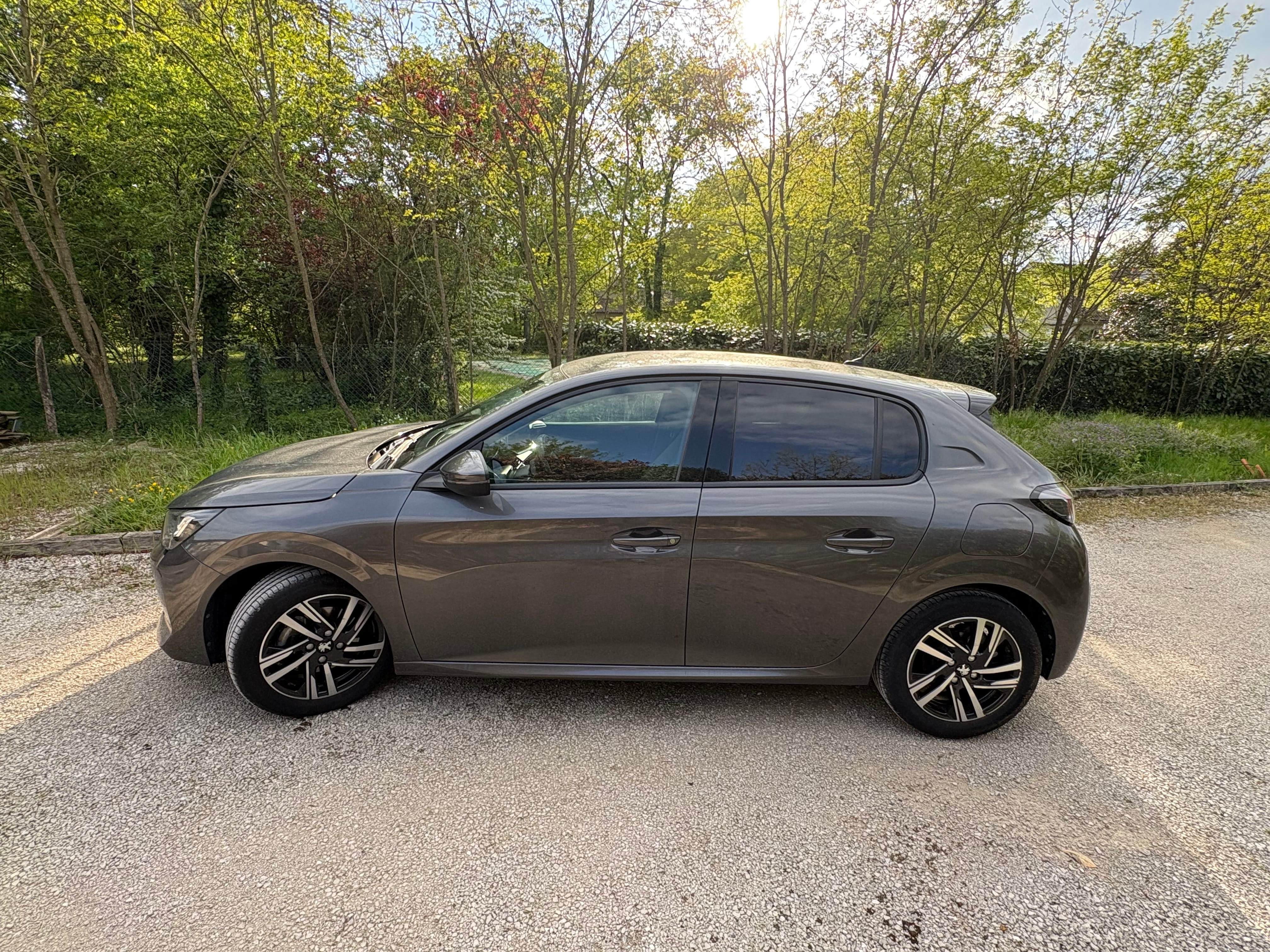 Peugeot 208 208 Allure 15.000kms! avec Climatisation