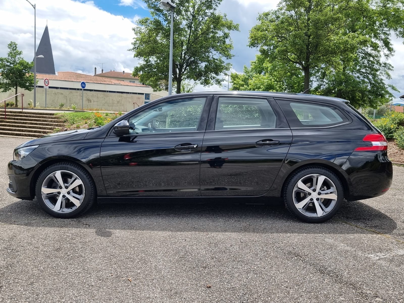 Peugeot 308 SW 1,5 hdi 130ch, proche gare Montelimar avec Climatisation