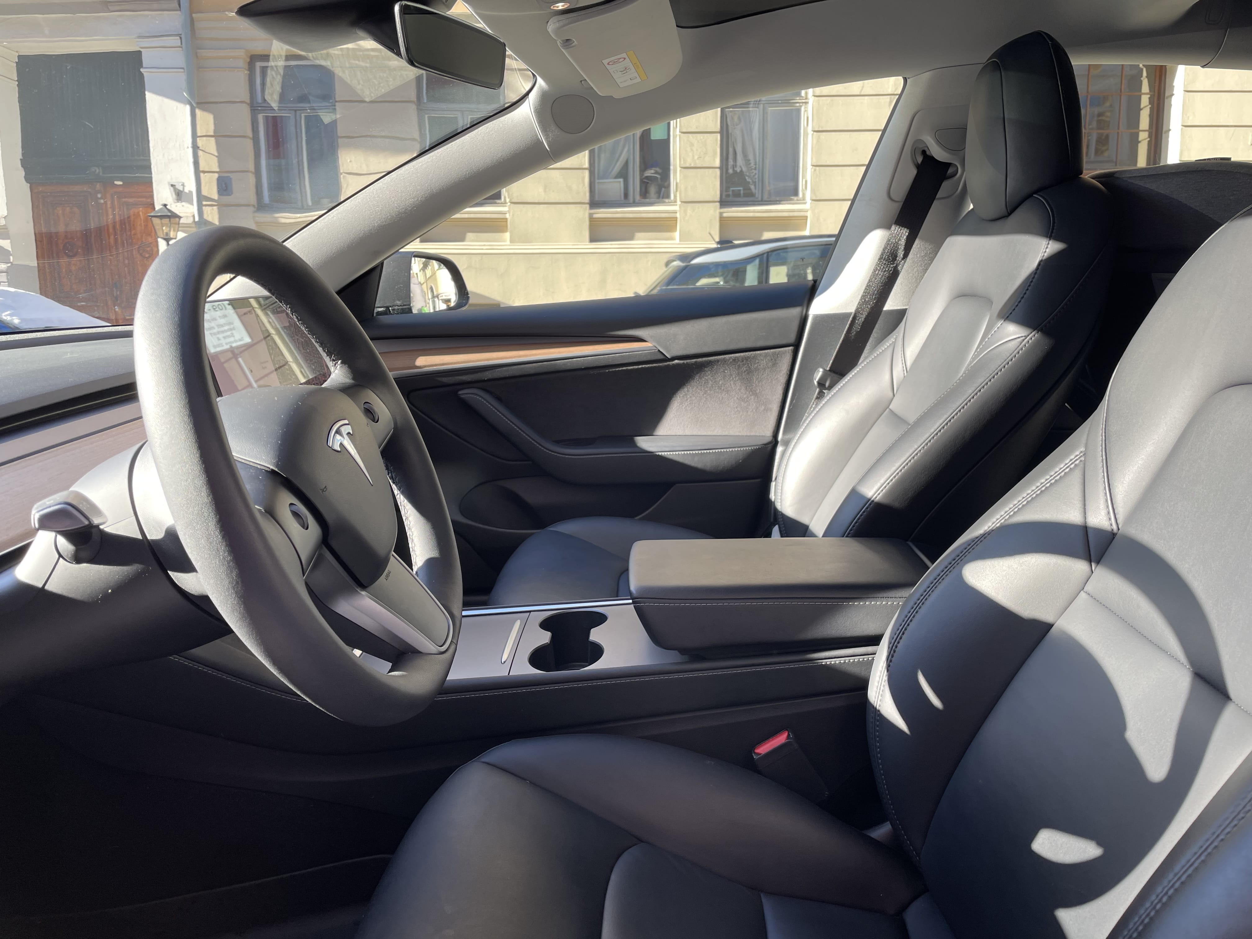 Tesla Model 3 (barneseter tilgjengelig) med Cruisekontroll